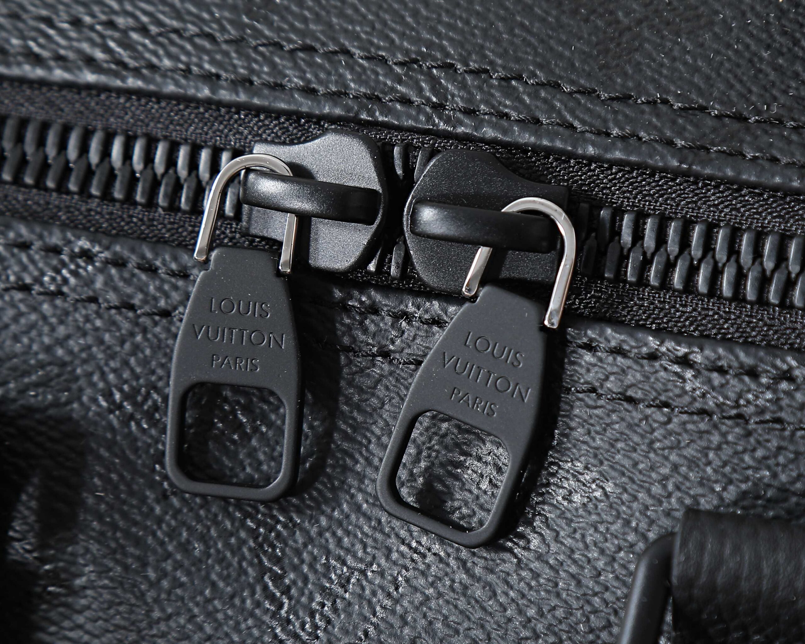 Louis Vuitton Keepall Bandoulière 35 Travel Bag in Monogram Midnight - Image 4