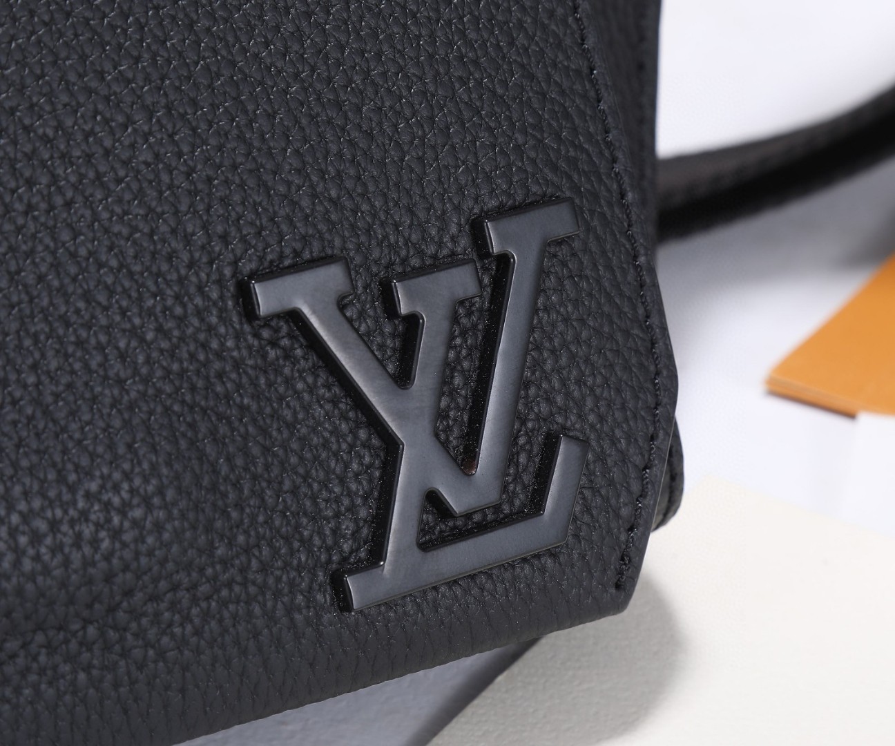 Louis Vuitton Aerogram Leather Shoulder Bag M57081 - Image 4