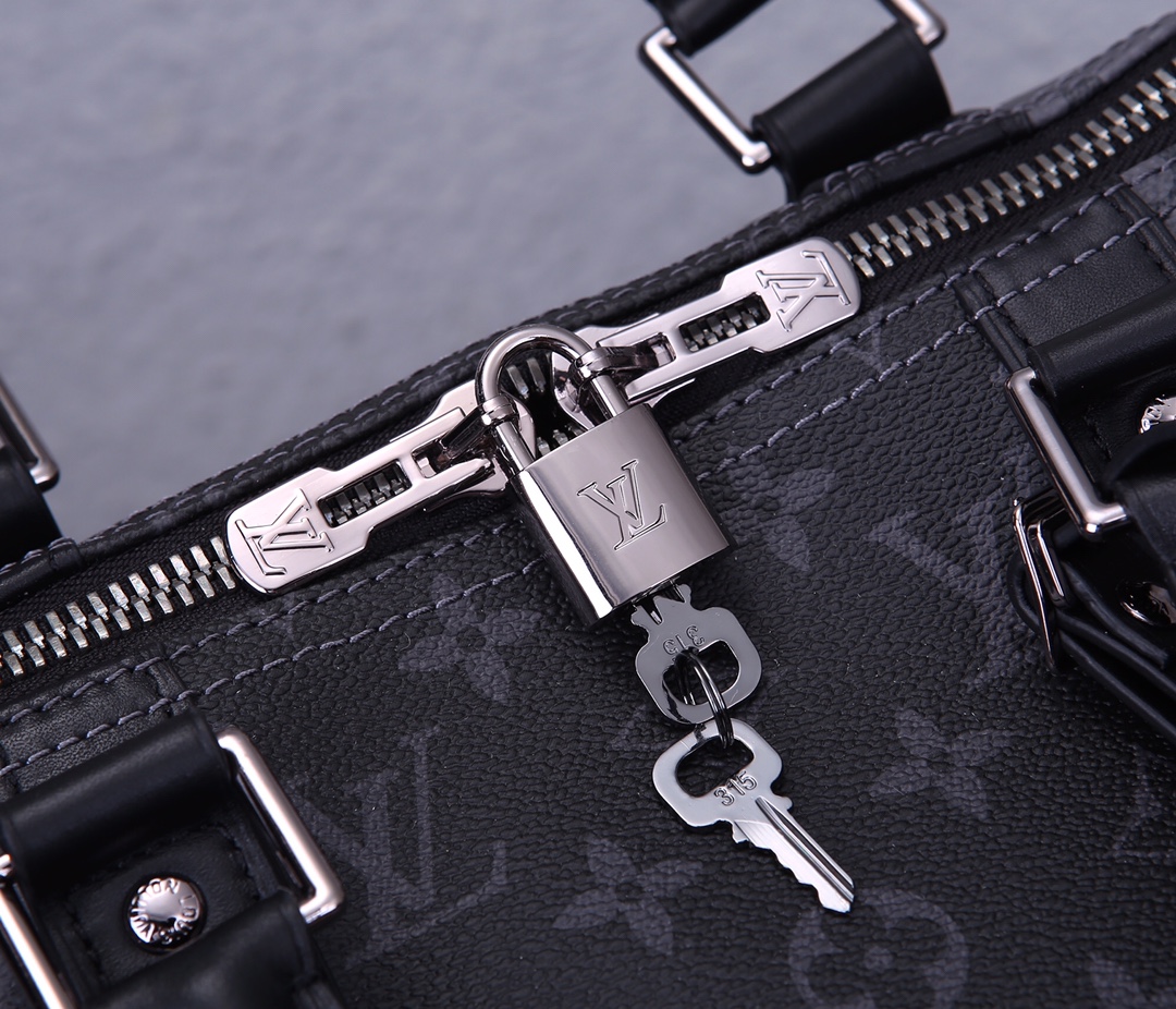 Louis Vuitton Keepall Bandoulière 50 Travel Bag in Monogram Eclipse Reverse - Image 4