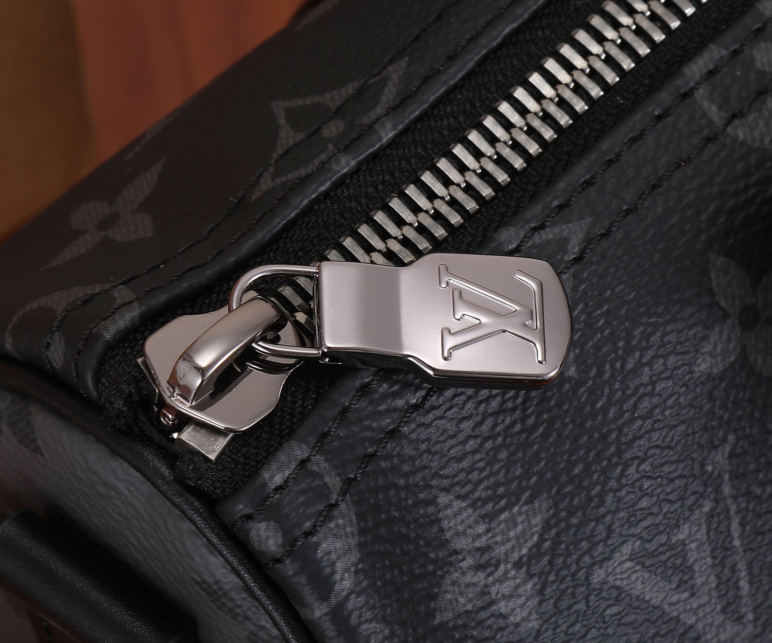 Louis Vuitton Keepall 25 Handbag in Monogram Eclipse Reverse Canvas - Image 4