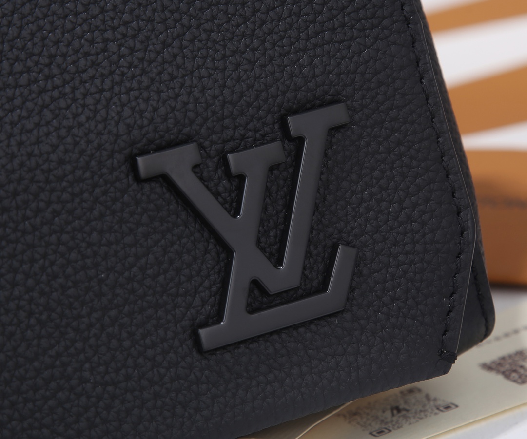 Louis Vuitton Aerogram Messenger Crossbody Bag - Image 4