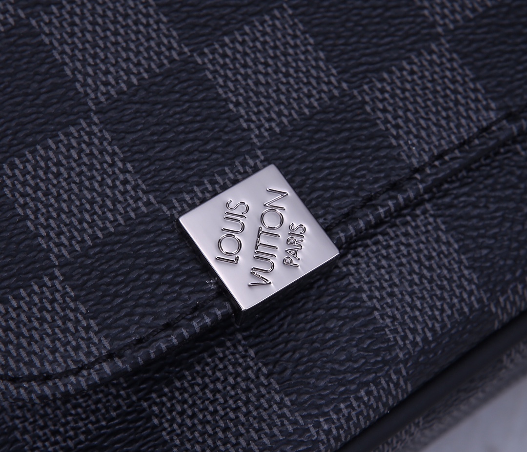 Louis Vuitton District Small Messenger Bag Damier Graphite N41028 - Image 4