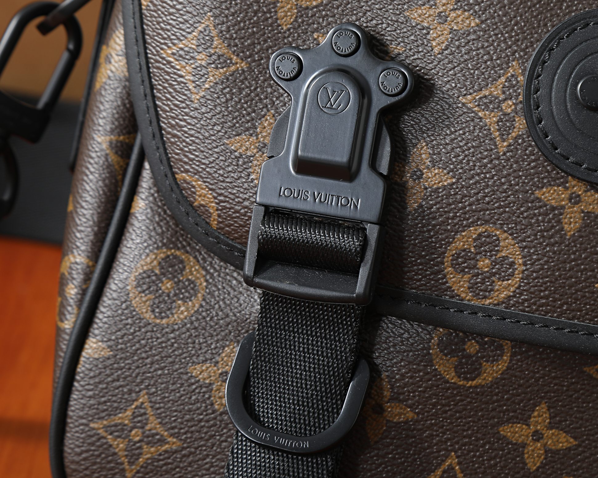 Louis Vuitton LV Trail Messenger Bag M46972 - Image 4