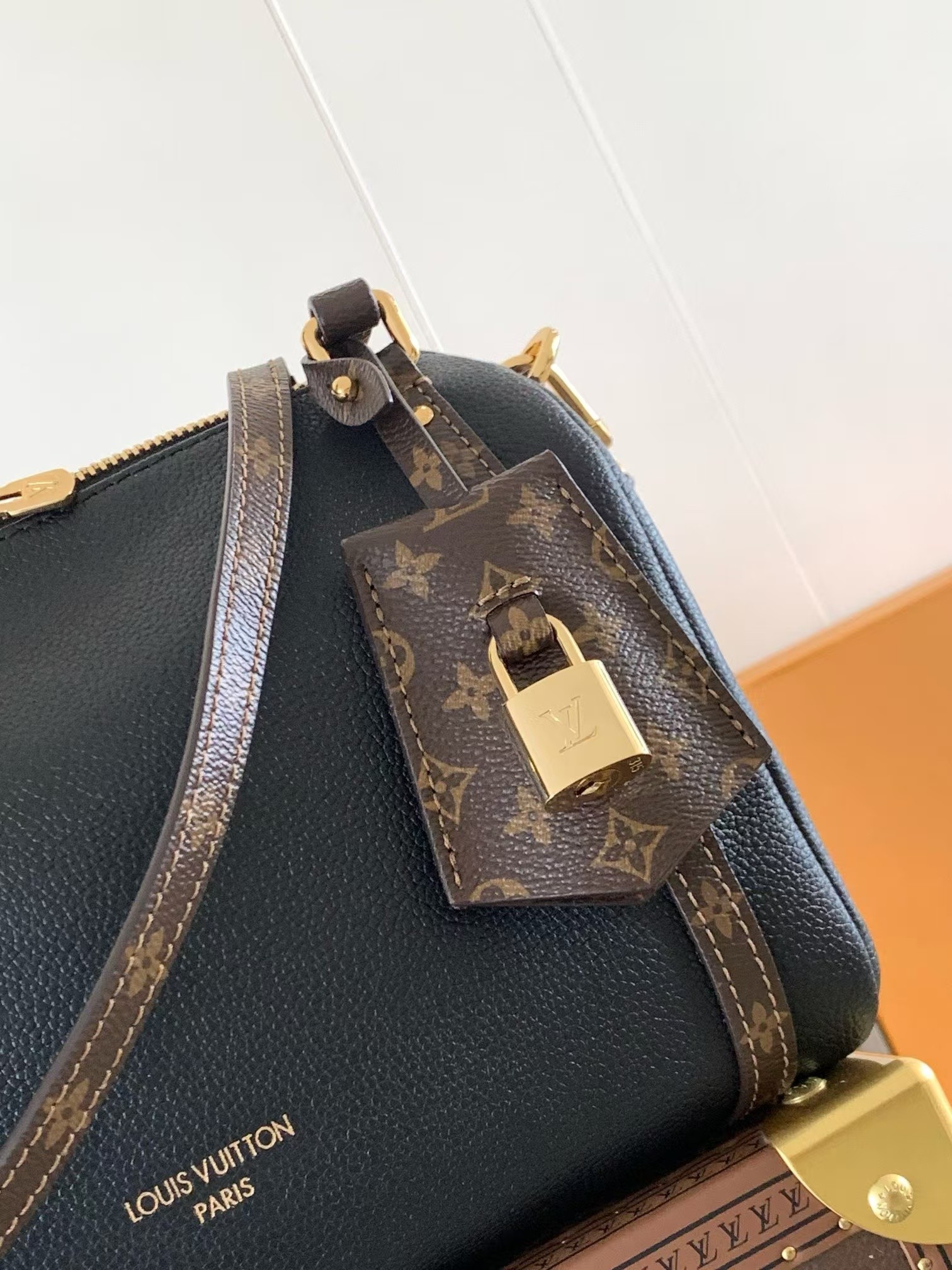 Louis Vuitton Express Small Handbag in Monogram Canvas - Image 4