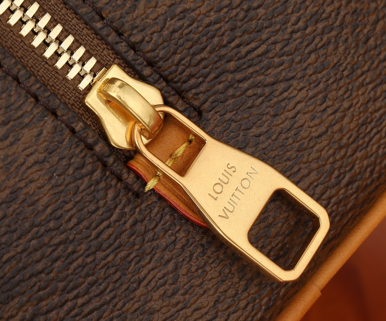 Louis Vuitton Locker Dopp Kit Toiletry Bag M11765 - Image 4
