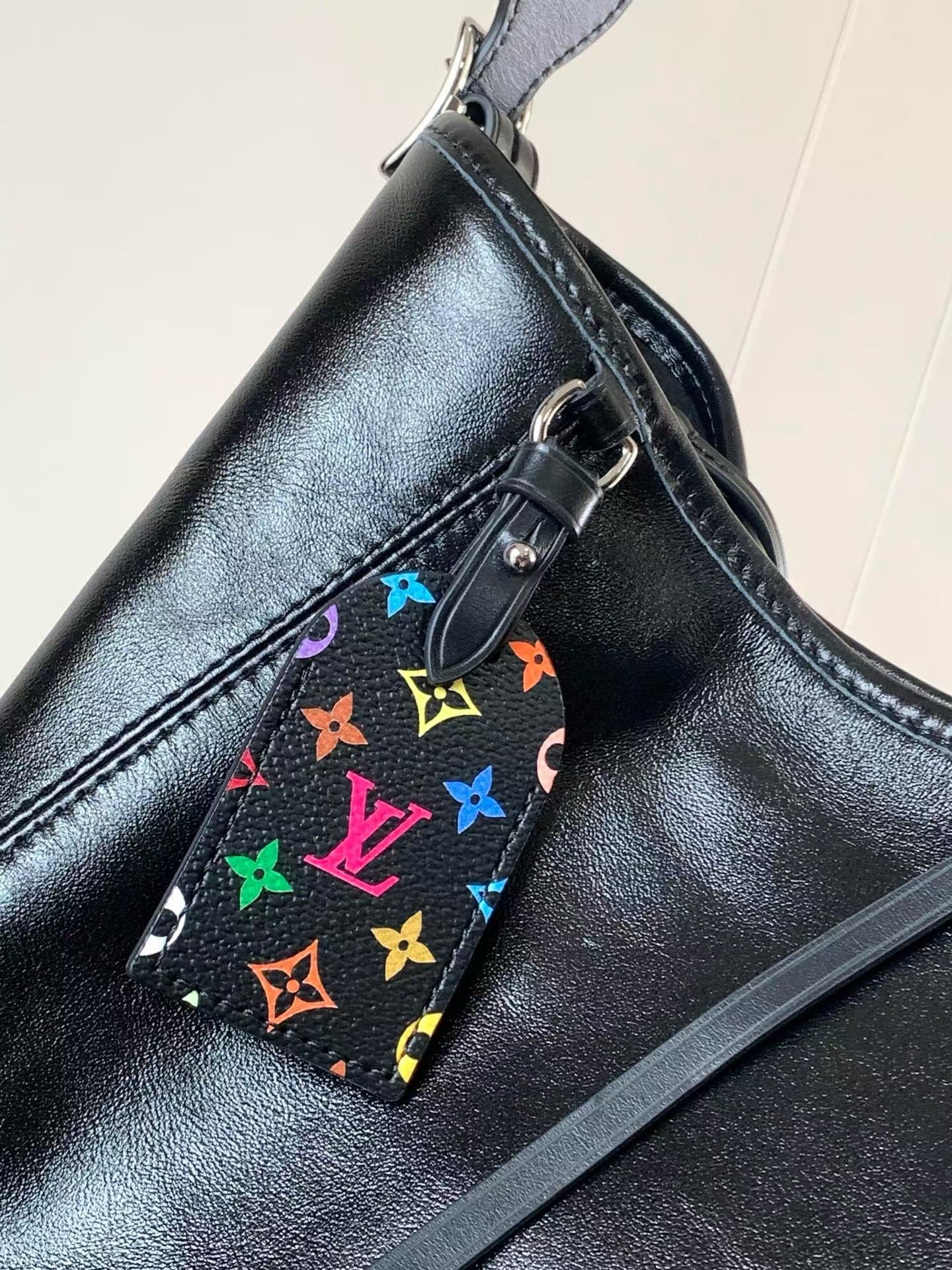 Louis Vuitton CarryAll Vibe Monogram Tote Bag - Image 4