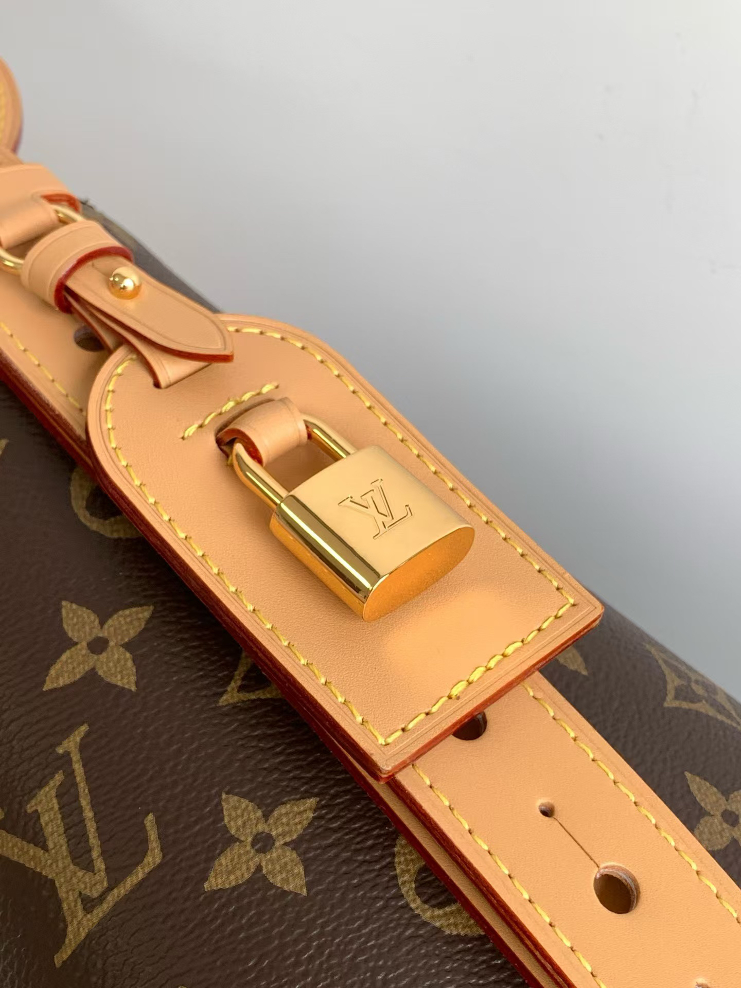 Louis Vuitton All In Large Handbag M12926 - Image 4