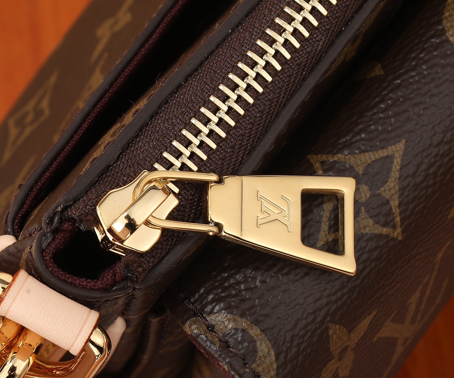 Louis Vuitton Vibe Monogram Canvas Shoulder Bag M46999 - Image 4
