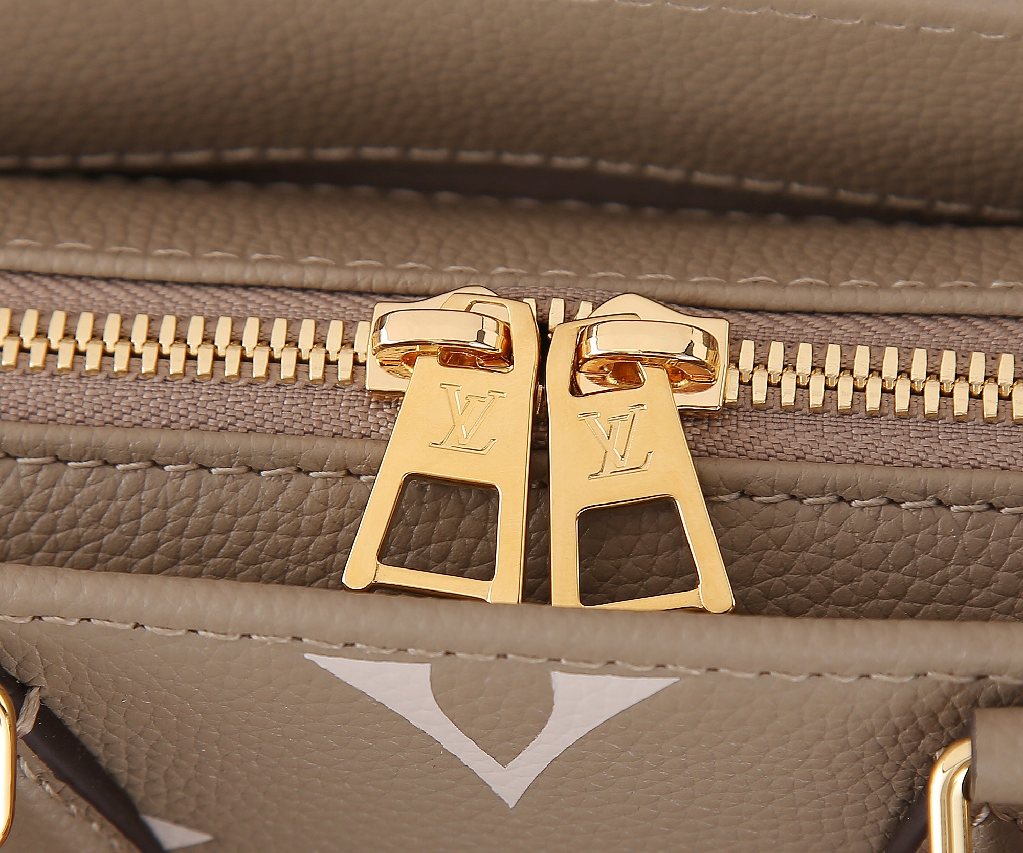 Louis Vuitton OnTheGo East West Handbag in Monogram Empreinte Leather - Image 4