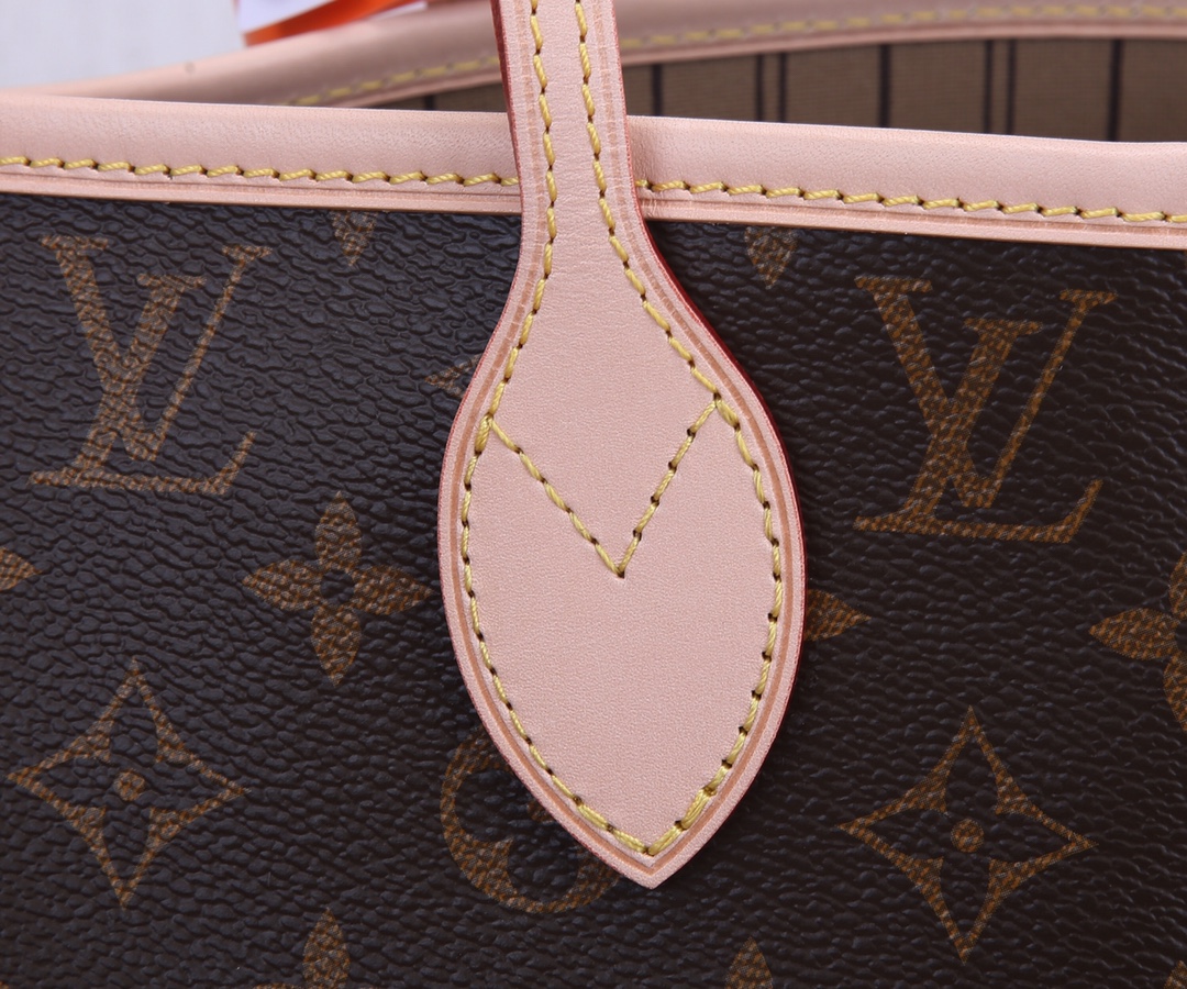 Louis Vuitton Neverfull Classic Handbag - Image 4