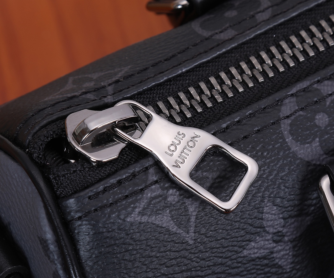 Louis Vuitton Monogram Eclipse Reverse Travel Bag M45947 - Image 4