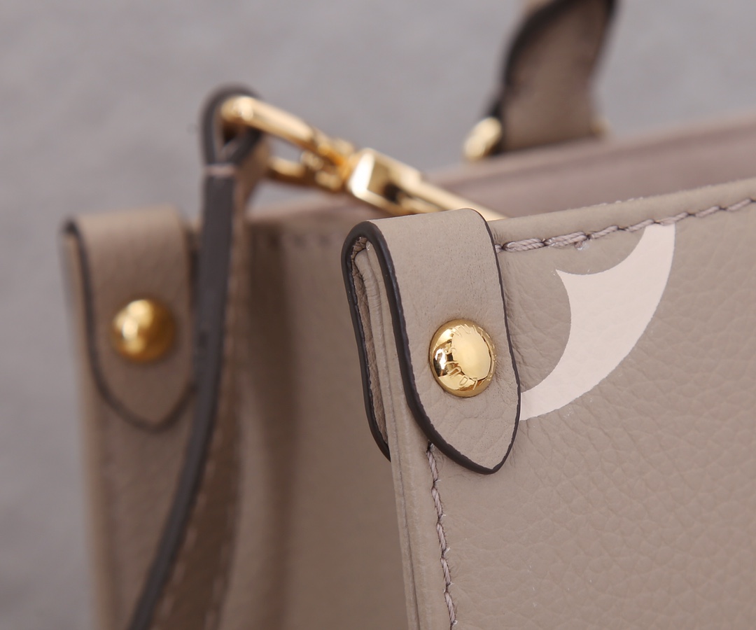 Louis Vuitton Onthego Mini Tote Bag in Monogram Empreinte Leather - Image 4