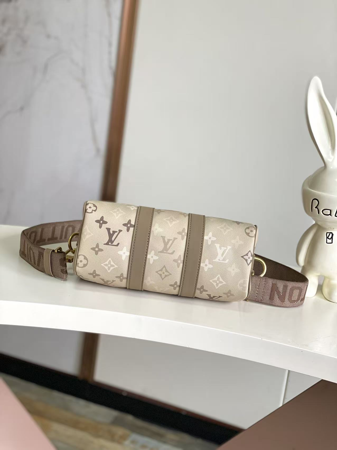 Louis Vuitton Keepall Bandoulière 25 Monogram Surplus Canvas Bag - Image 4