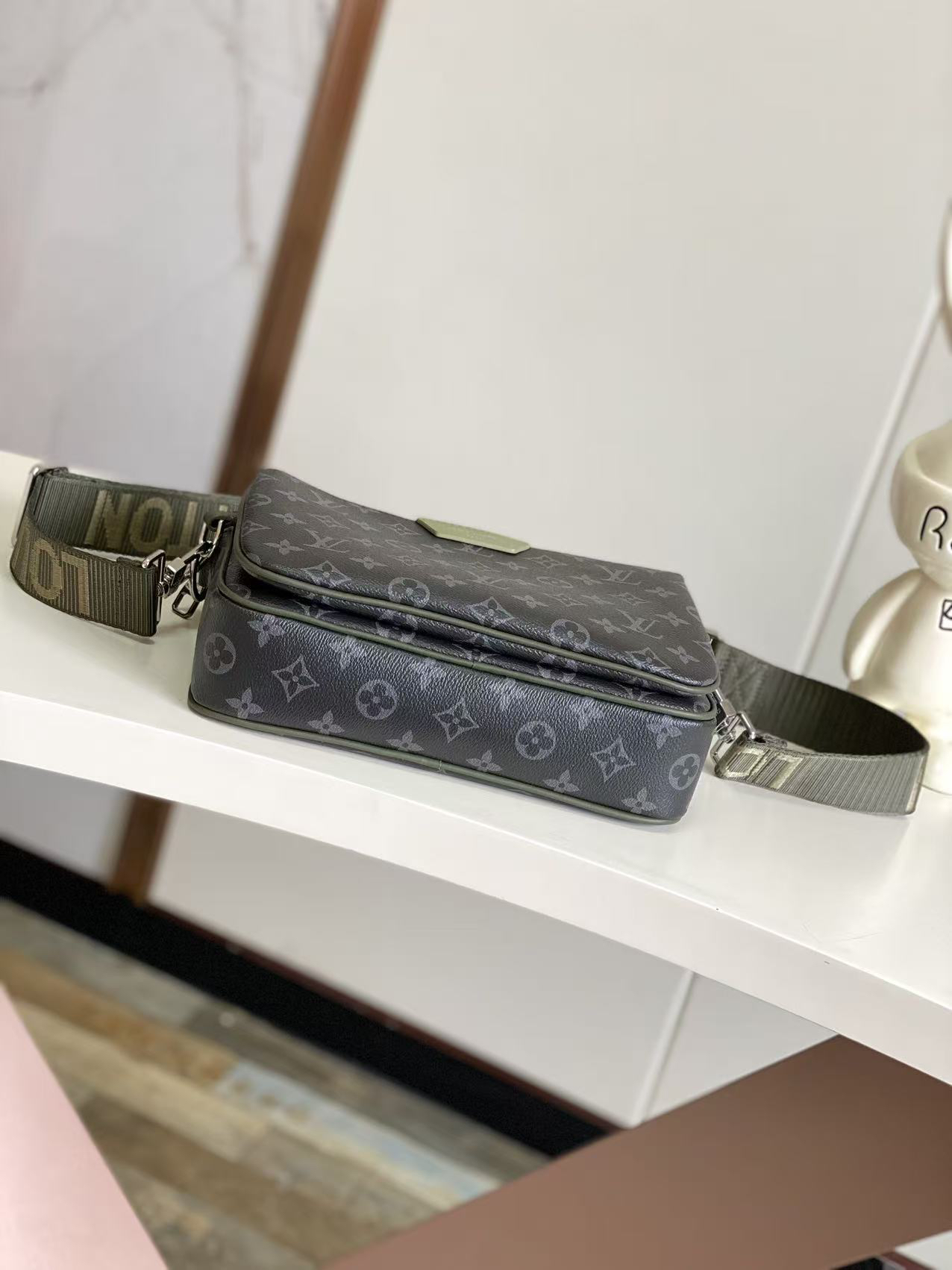 Louis Vuitton Trio Messenger Bag M28628 - Image 4