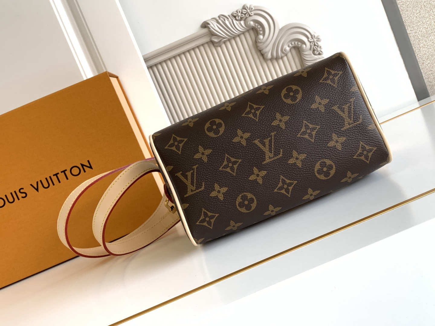 Louis Vuitton Speedy Bandouliere 30 Leather Shoulder Bag - Image 4