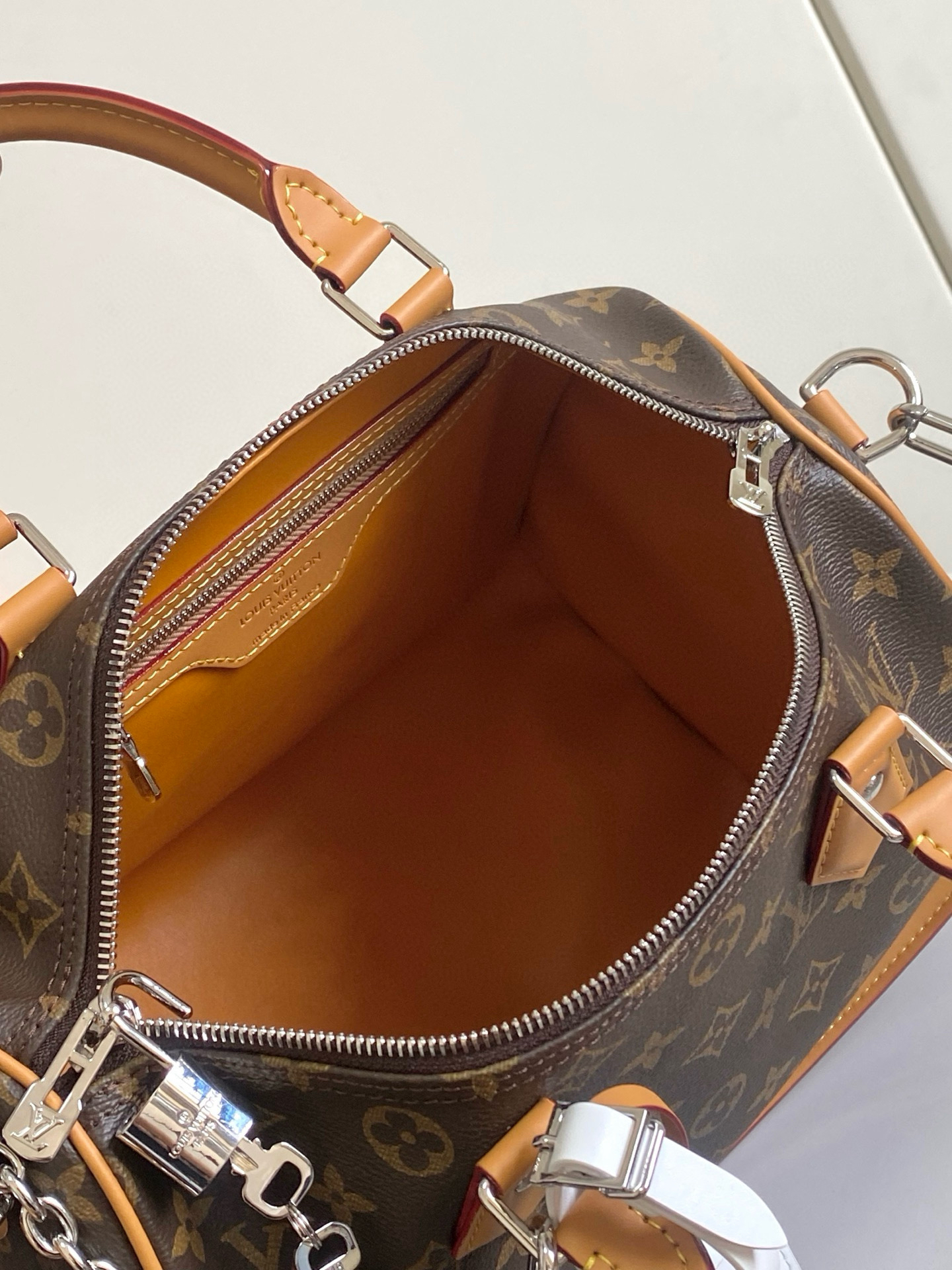 Louis Vuitton Speedy Soft 30 Handbag - Image 4