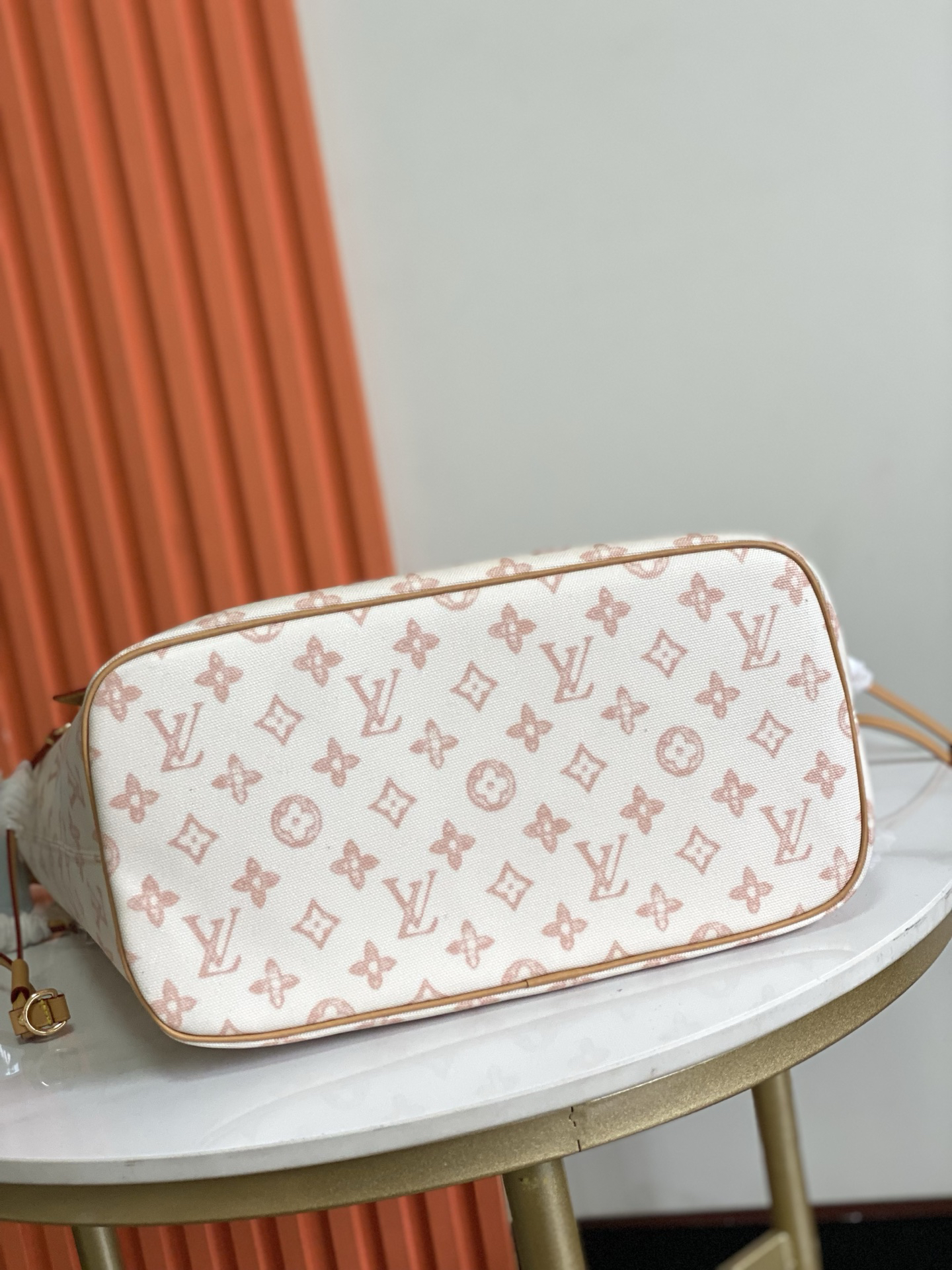 Louis Vuitton Neverfull Medium Monogram Canvas Tote Bag - Image 4