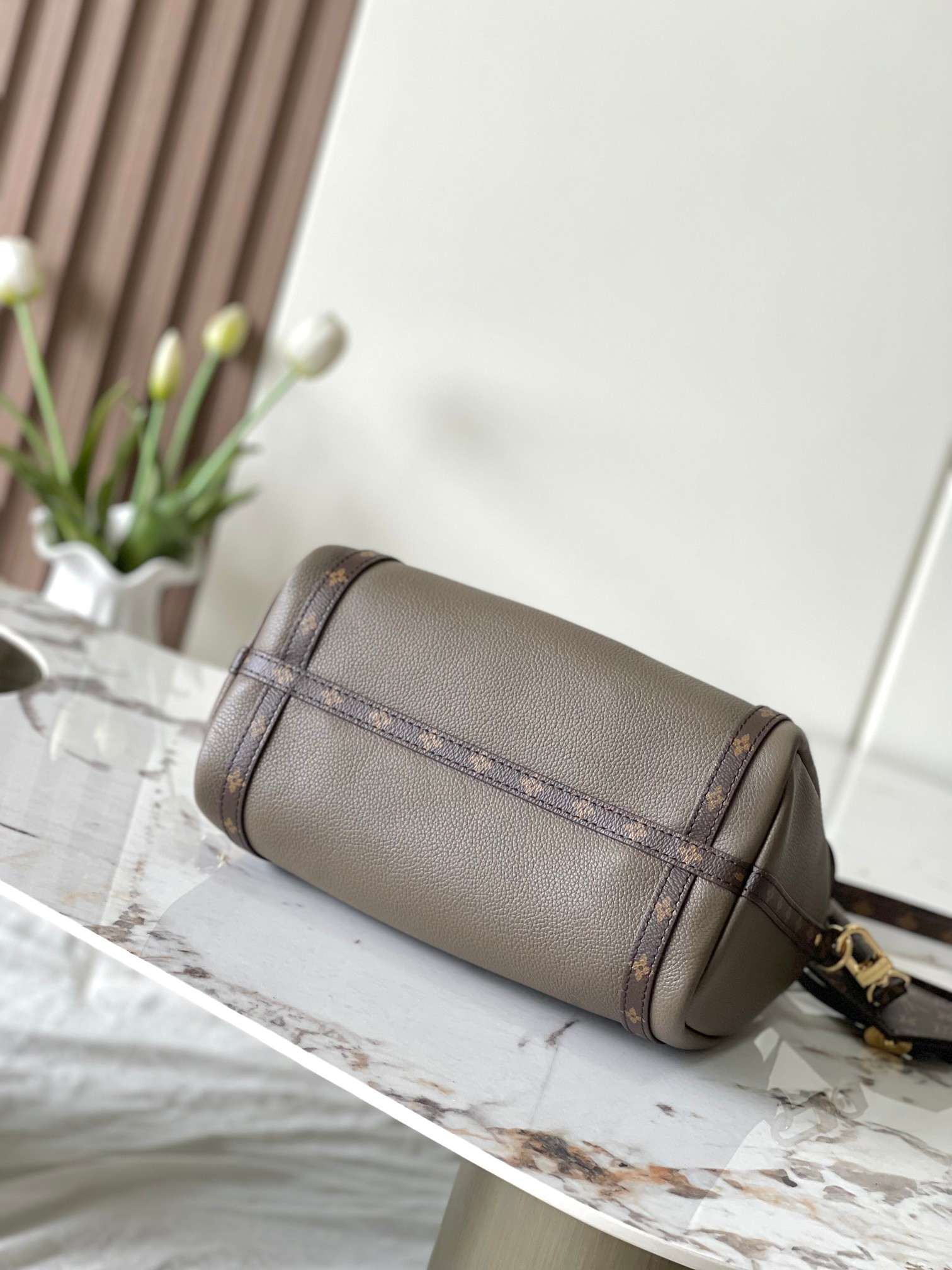 Louis Vuitton Express Small Handbag in Gray Calfskin - Image 4