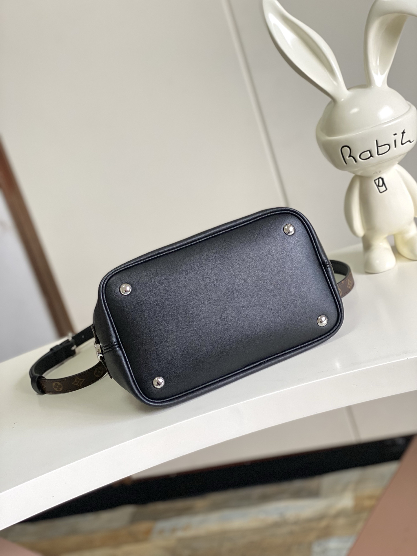 Louis Vuitton No Way Crossbody Bag from the LV Vibe Collection - Image 4