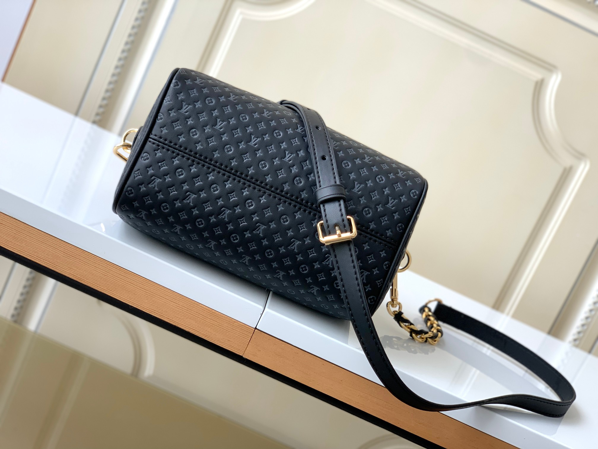 Louis Vuitton Speedy Bandouliere 20 Leather Crossbody Bag - Image 4