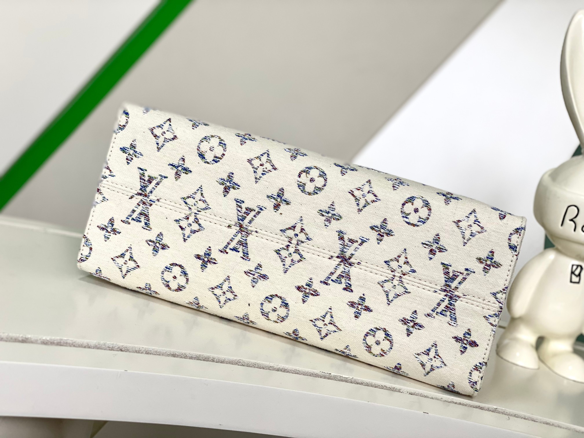 Louis Vuitton OnTheGo MM Tote Bag in White Denim - Image 4