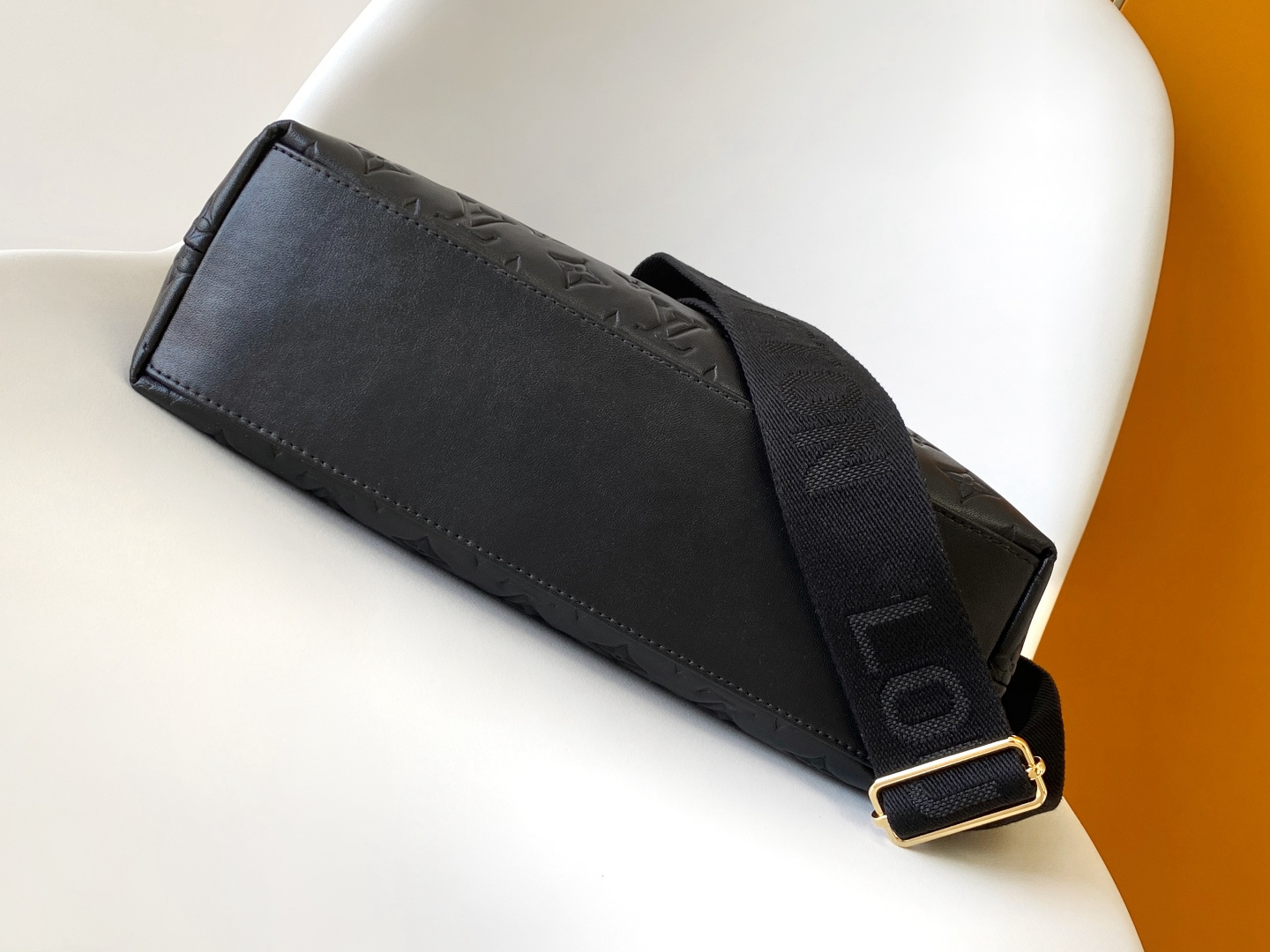 Louis Vuitton Coussin Hobo Bag, Medium - Image 4