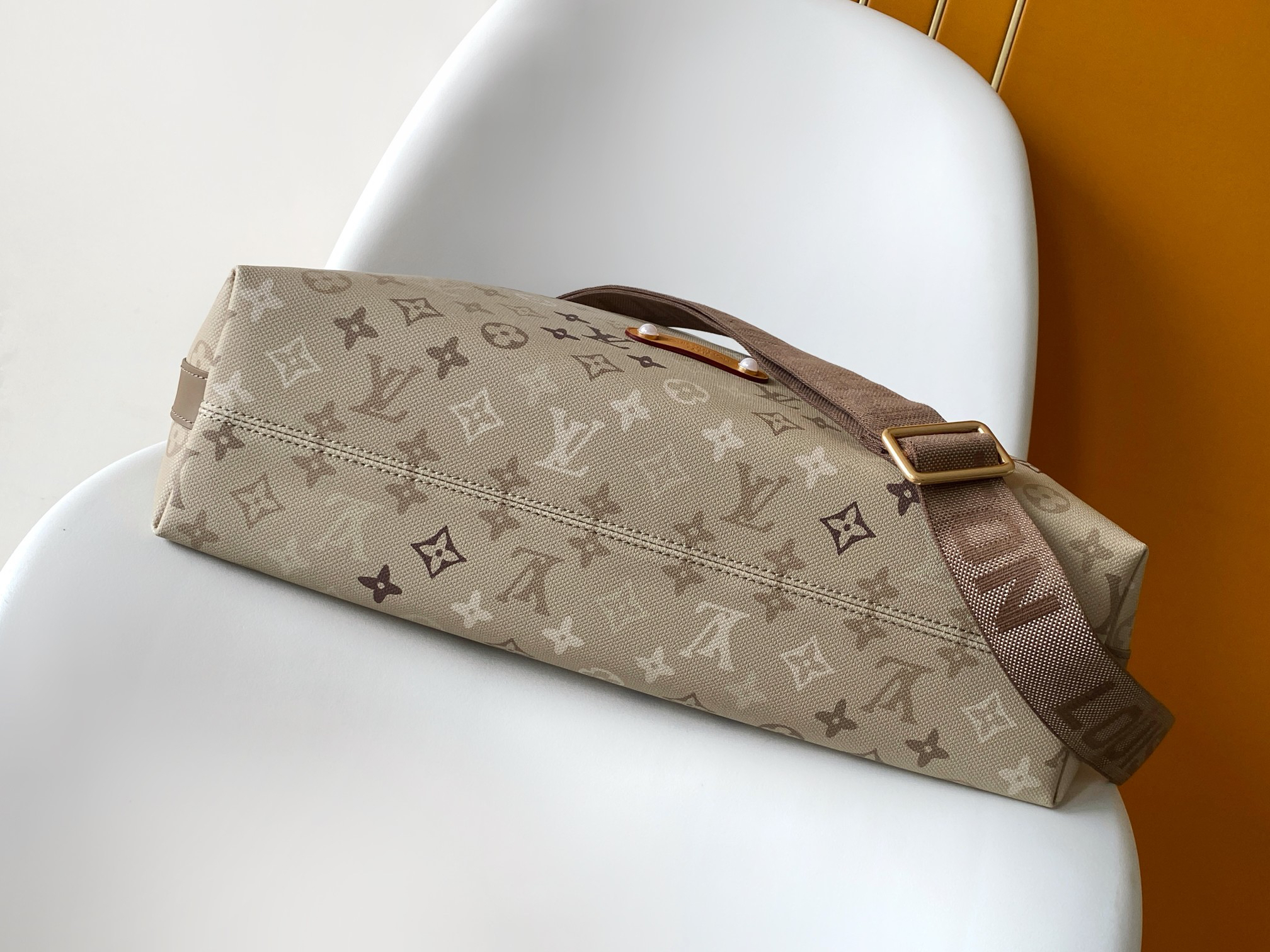 Louis Vuitton Metis Monogram Canvas Handbag - Image 4