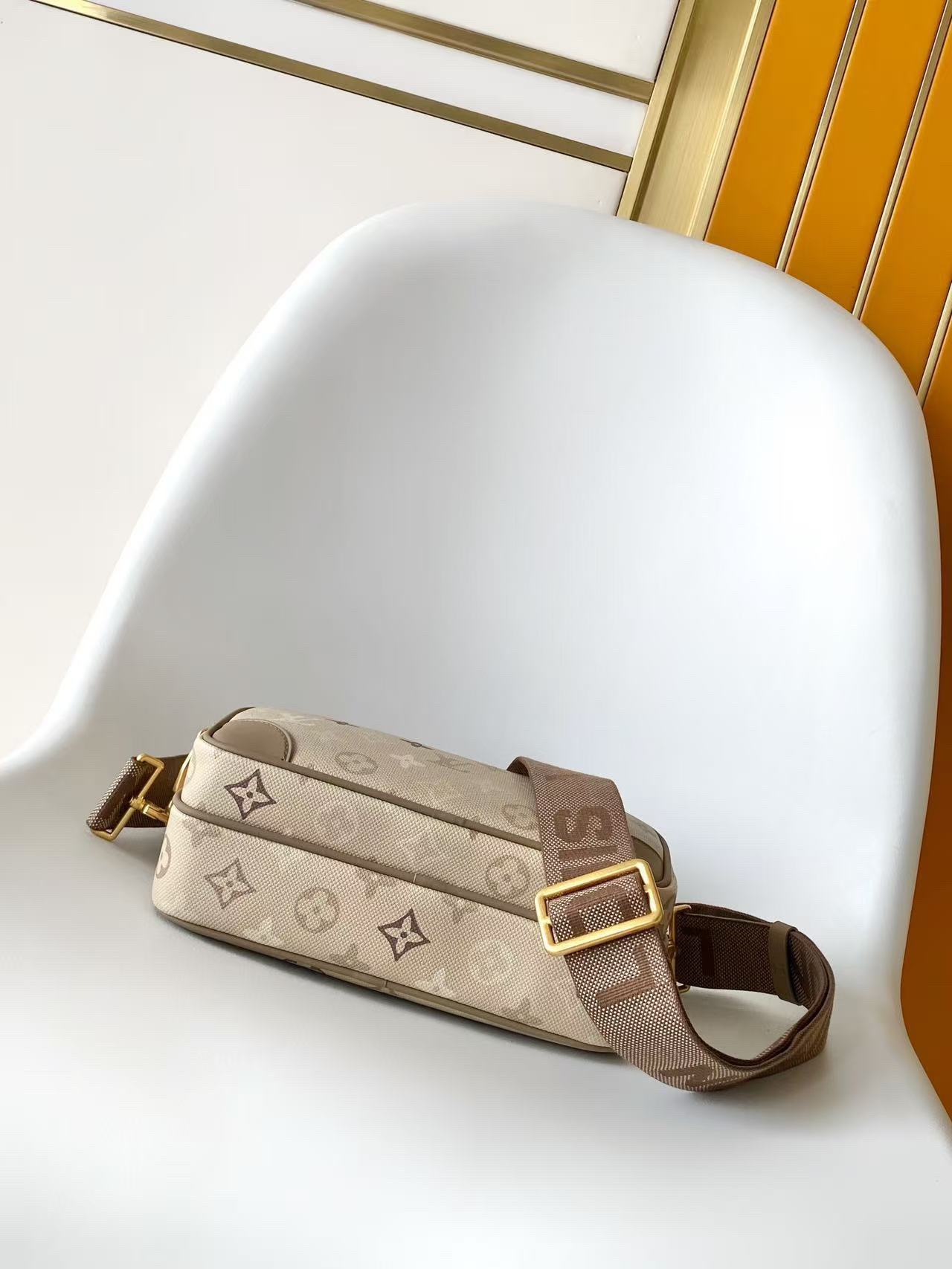 Louis Vuitton Monogram Heritage Crossbody Bag - Image 4
