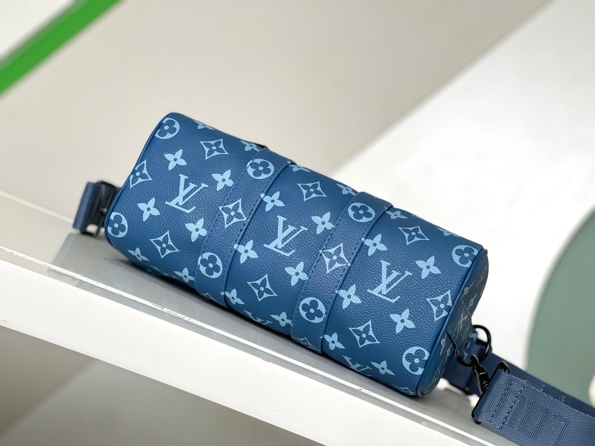 Louis Vuitton Keepall Bandoulière 25 Blue Leather-Trimmed Canvas Shoulder Bag - Image 4