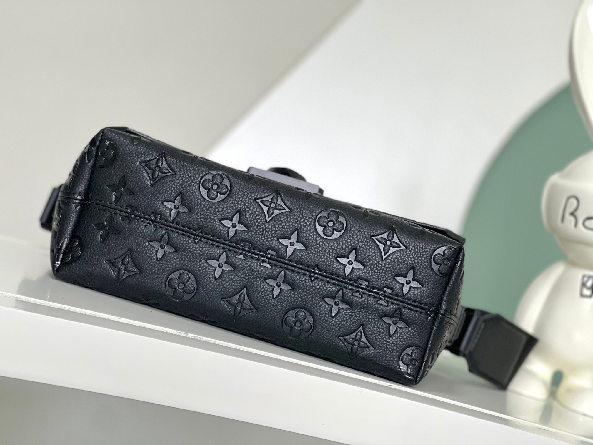 Louis Vuitton S-Cape Messenger Bag M23741 - Image 4