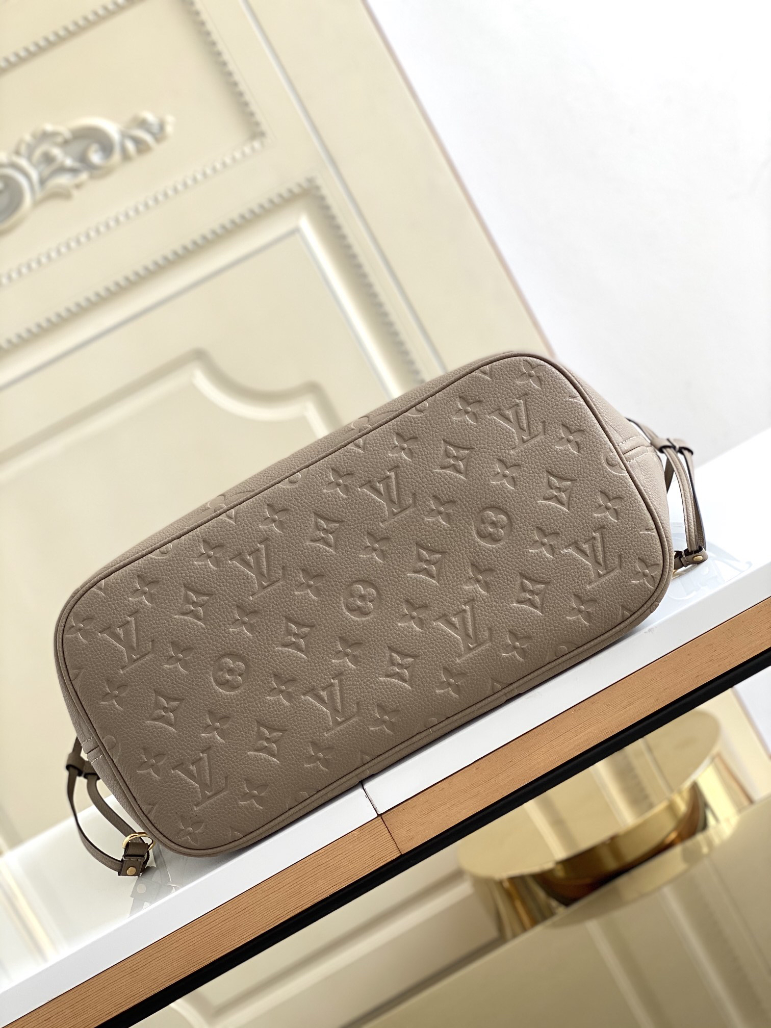 Louis Vuitton Neverfull Medium Leather Tote Bag - Image 4
