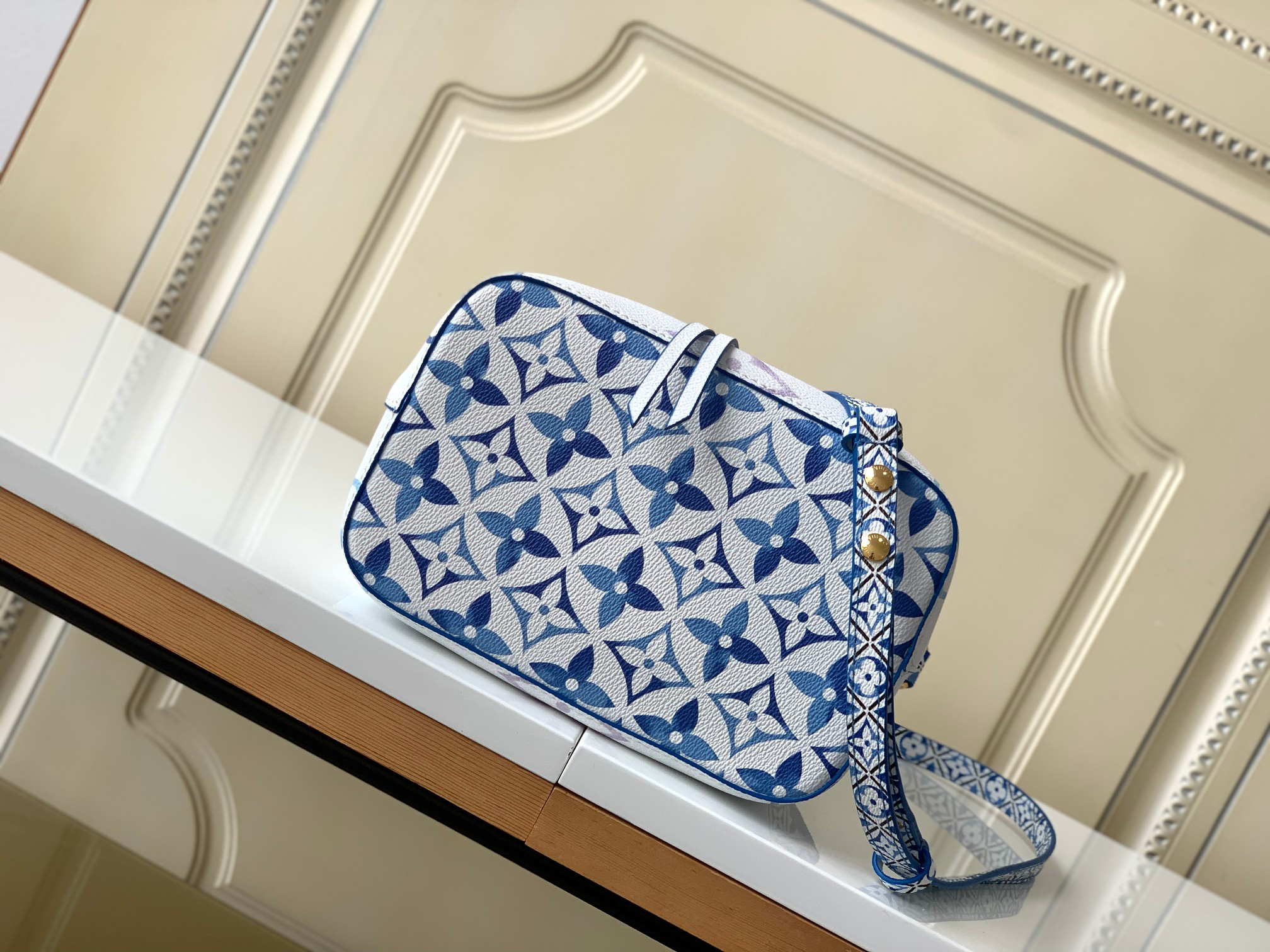 Louis Vuitton NeoNoe Bucket Shoulder Bag M22986 - Image 4