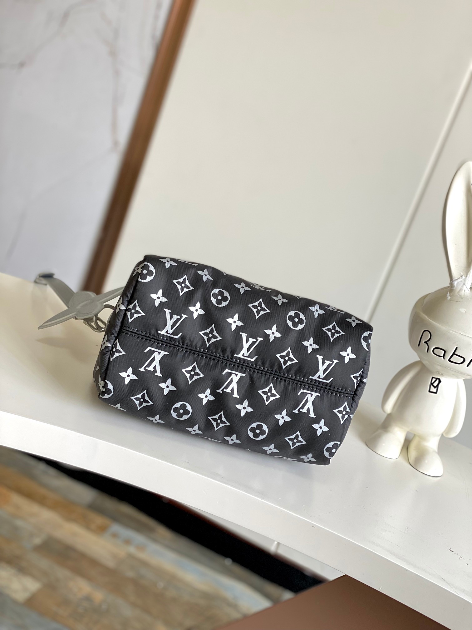 Louis Vuitton Speedy Bandoulière 25 Handbag in LV Snow Monogram - Image 4