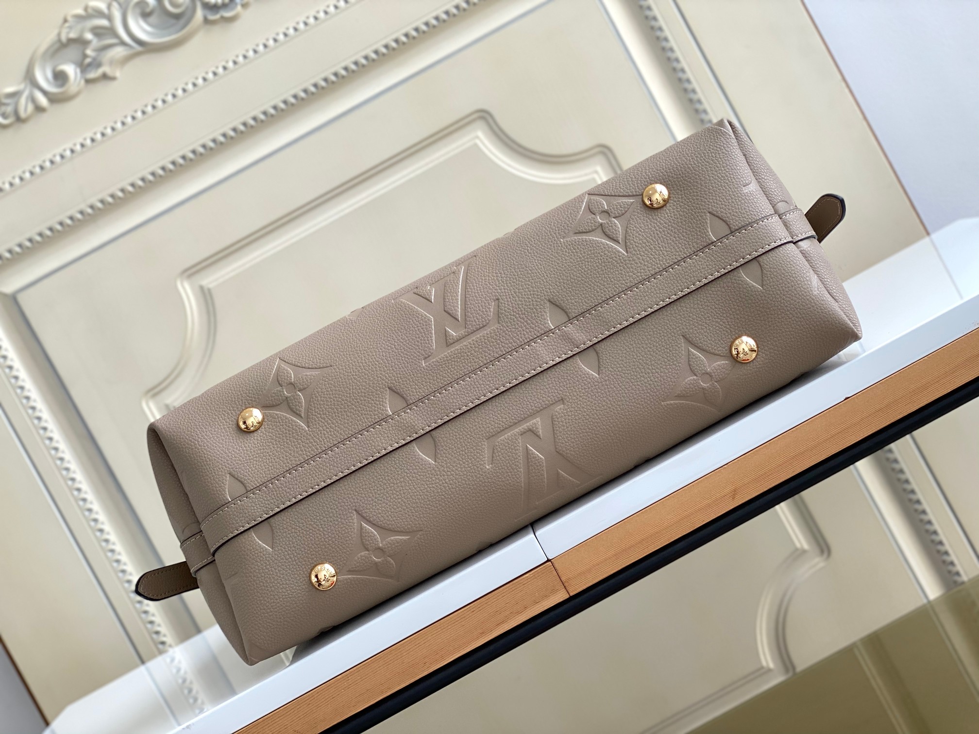 Louis Vuitton CarryAll Large Handbag - Image 4
