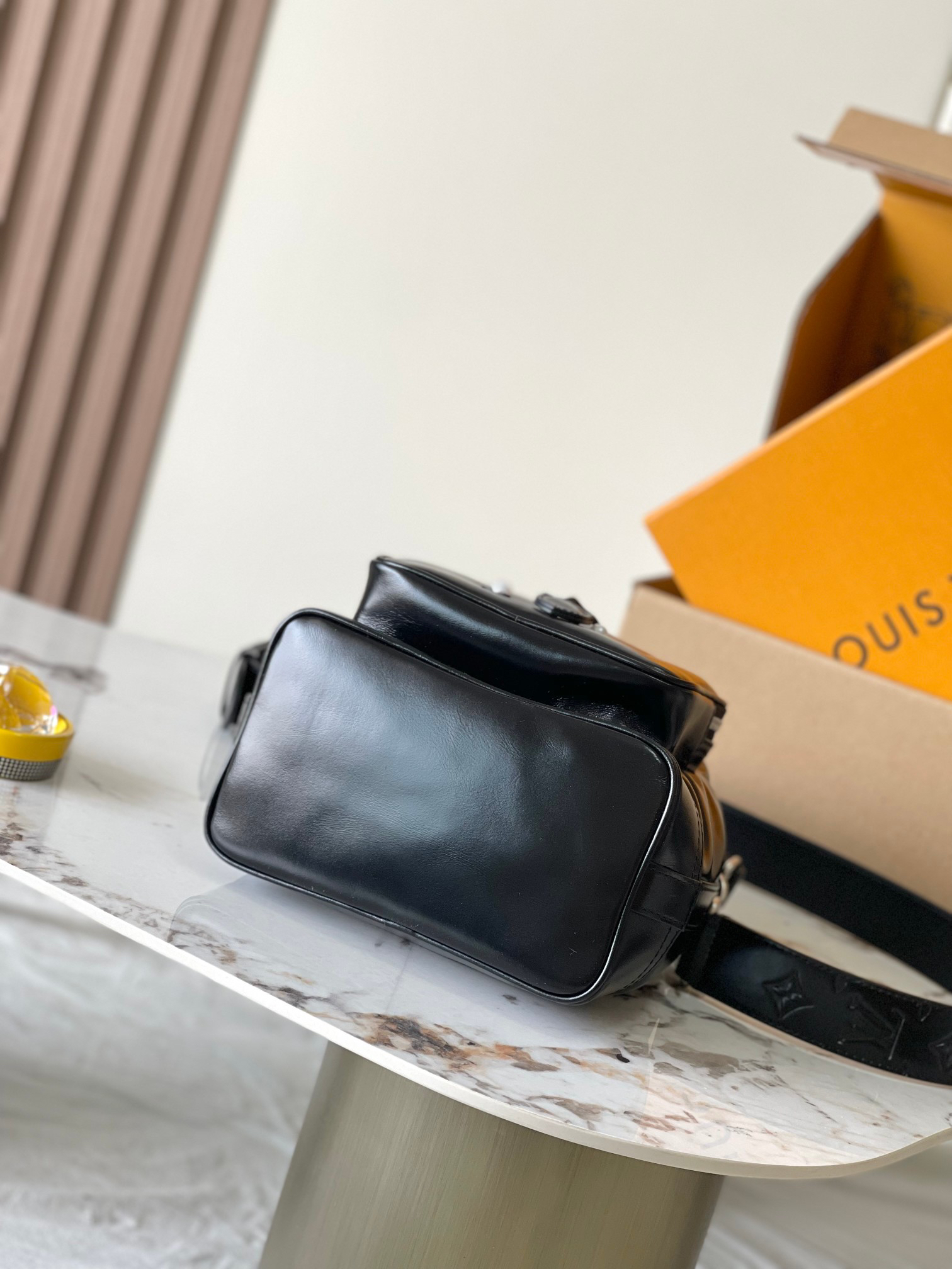 Noé Cargo Small Bucket Handbag - Image 4