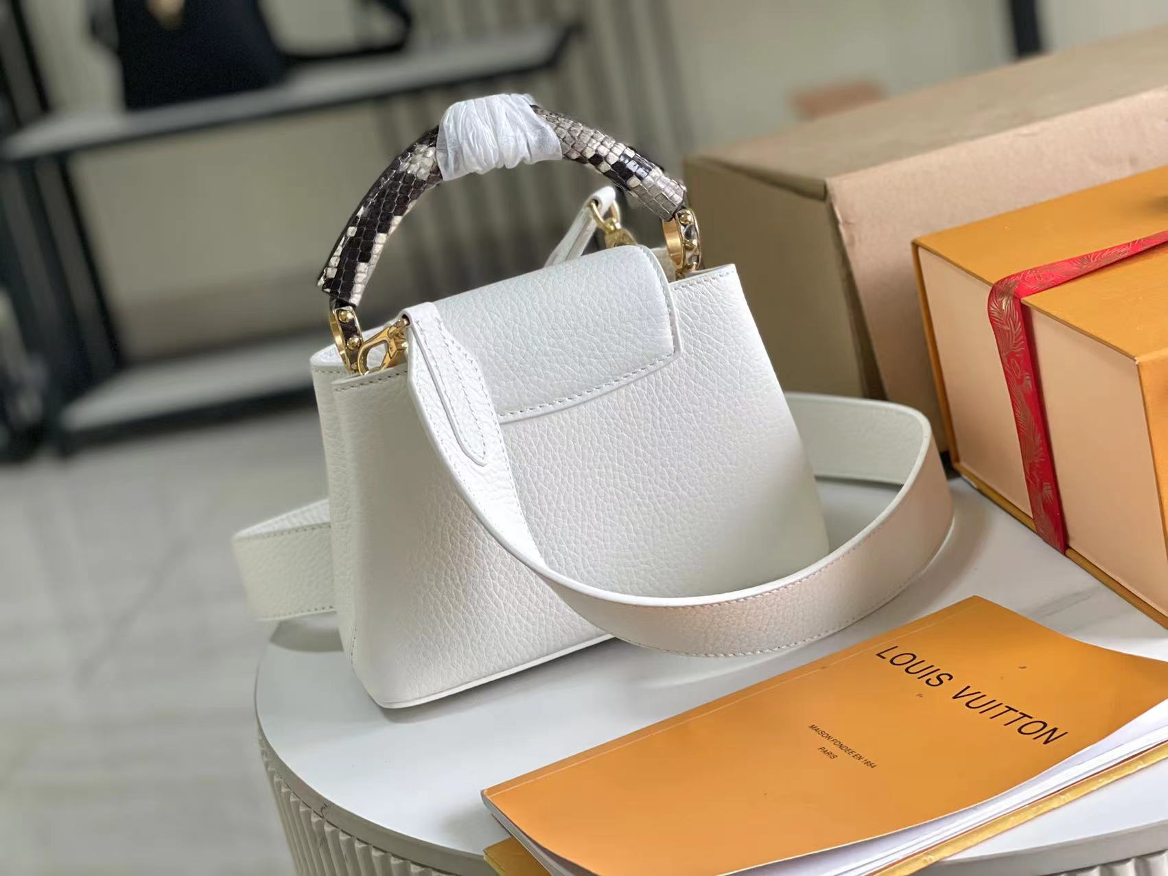 Louis Vuitton Capucines Mini Handbag in Taurillon Calfskin - Image 4