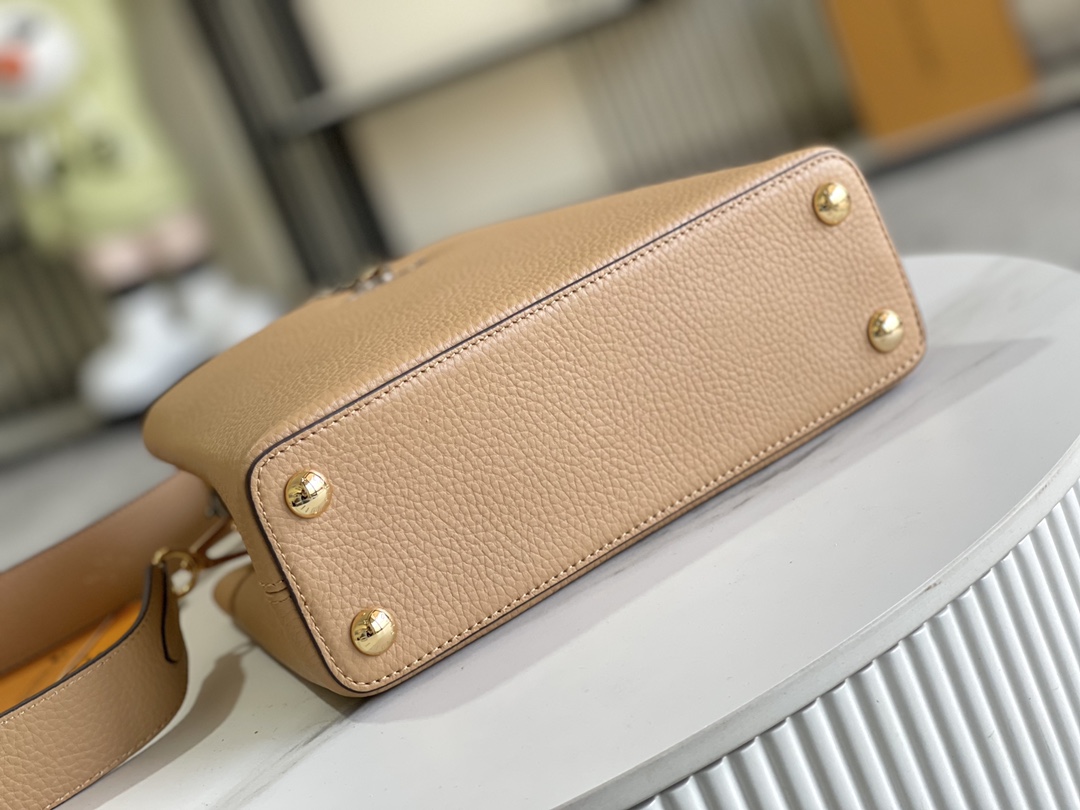 Louis Vuitton Capucines BB Handbag - Image 4