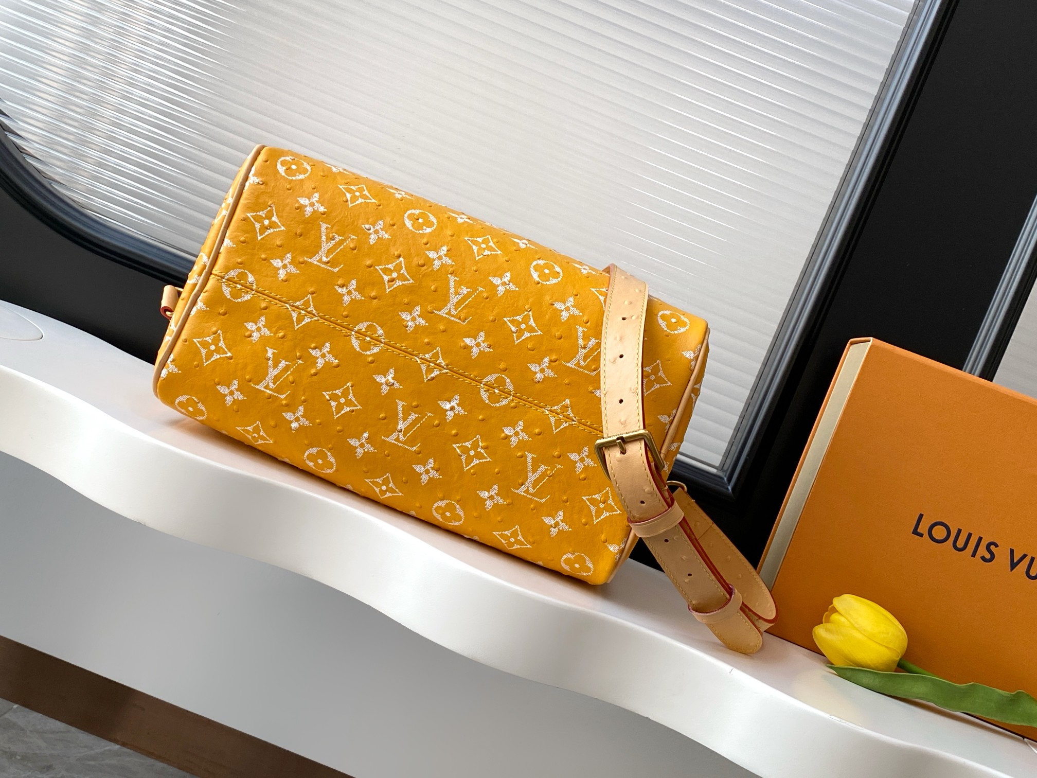 Speedy P9 Bandouliere 30 Monogram Leather Handbag - Image 4