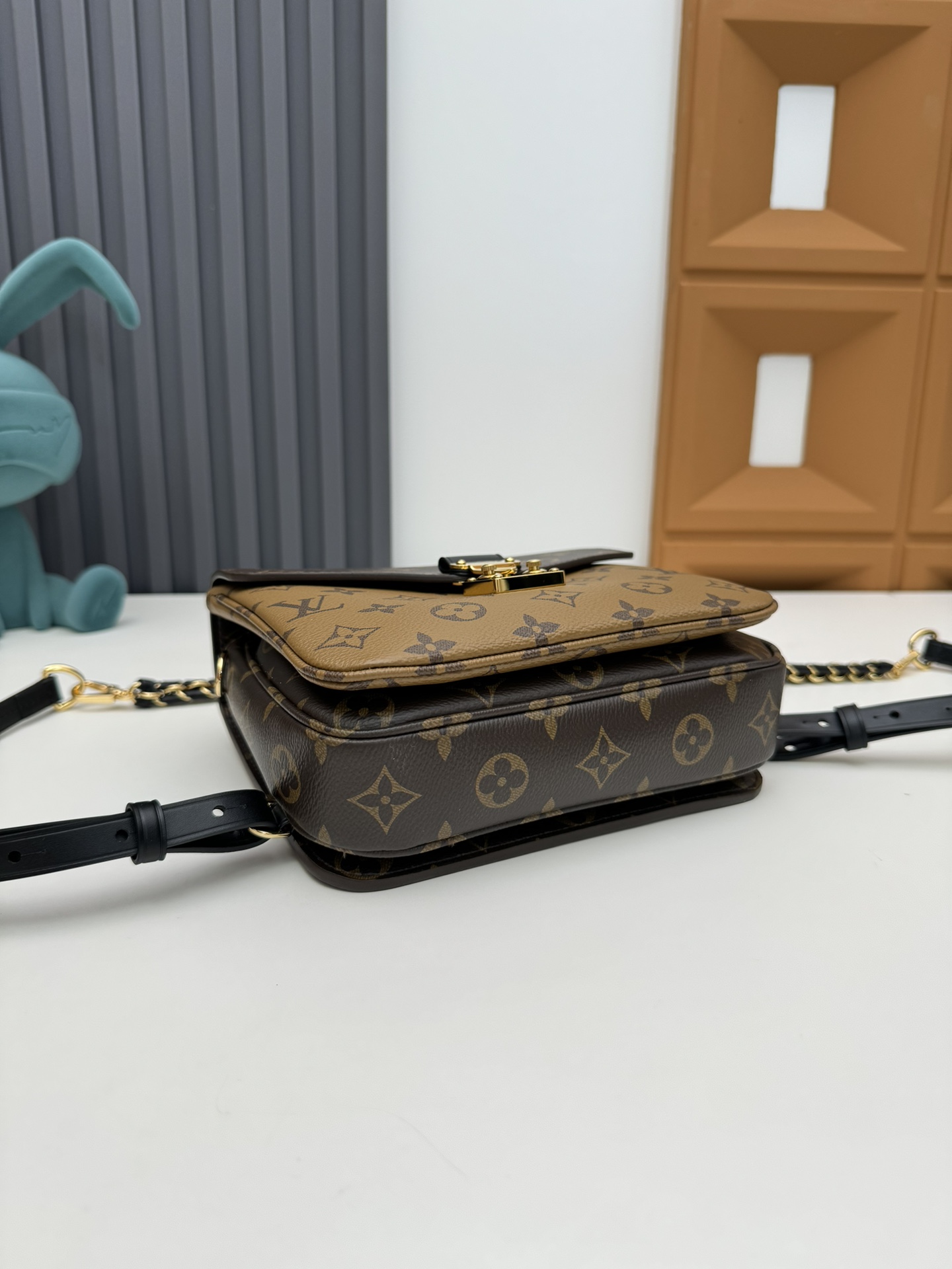 Louis Vuitton Pochette Métis Crossbody Bag M11941 - Image 4