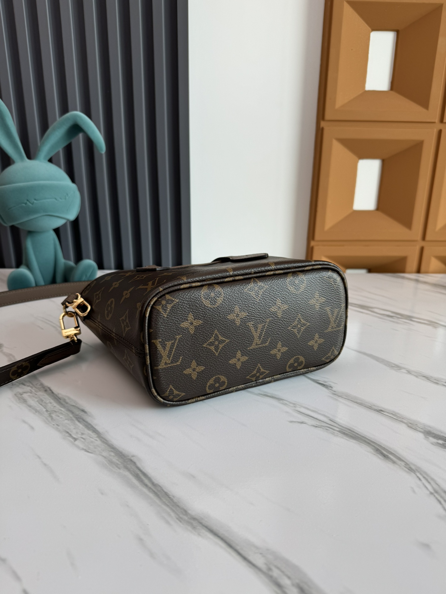 Louis Vuitton Neverfull Bandoulière Inside Out BB Reversible Handbag - Image 4