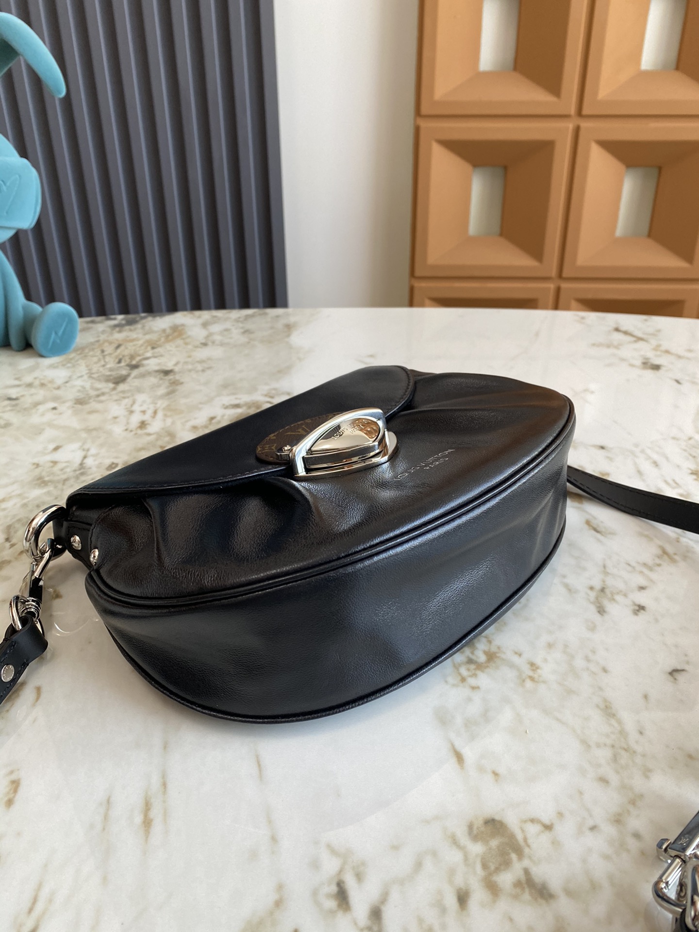 Louis Vuitton Sunset Vibe Handbag M12192 - Image 4