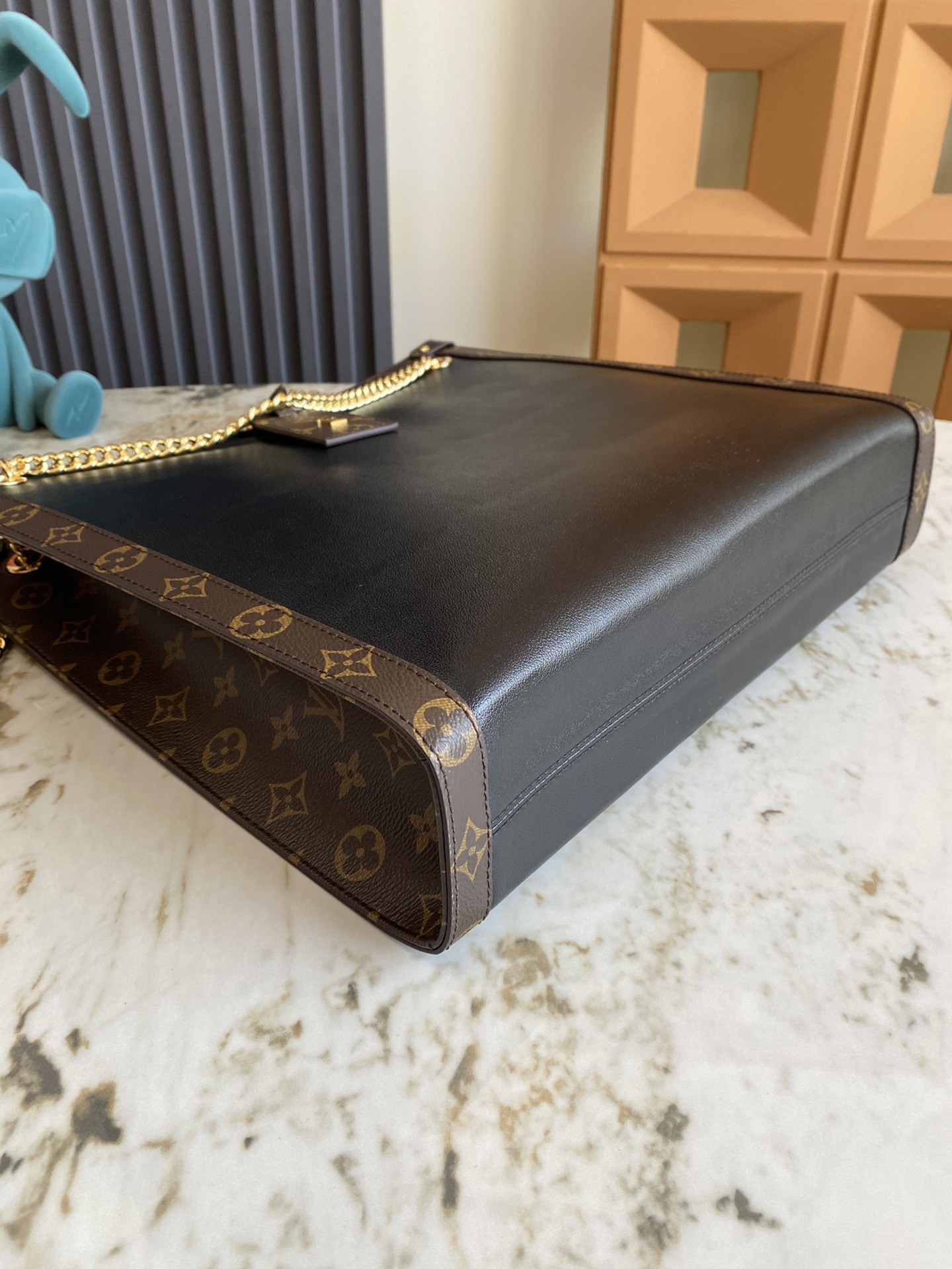 Louis Vuitton Nova Chain Shoulder Bag - Image 4