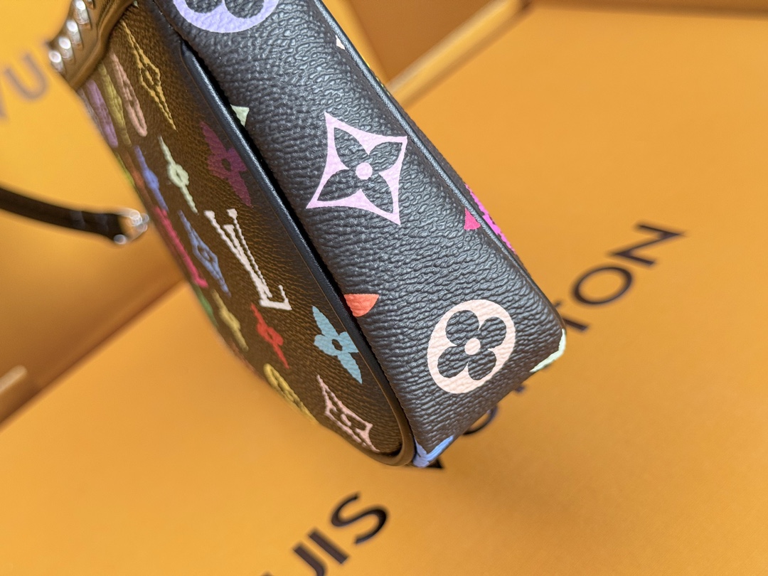 Pochette Accessoires M13404 White and M13663 Black Monogram Canvas Pouch - Image 4