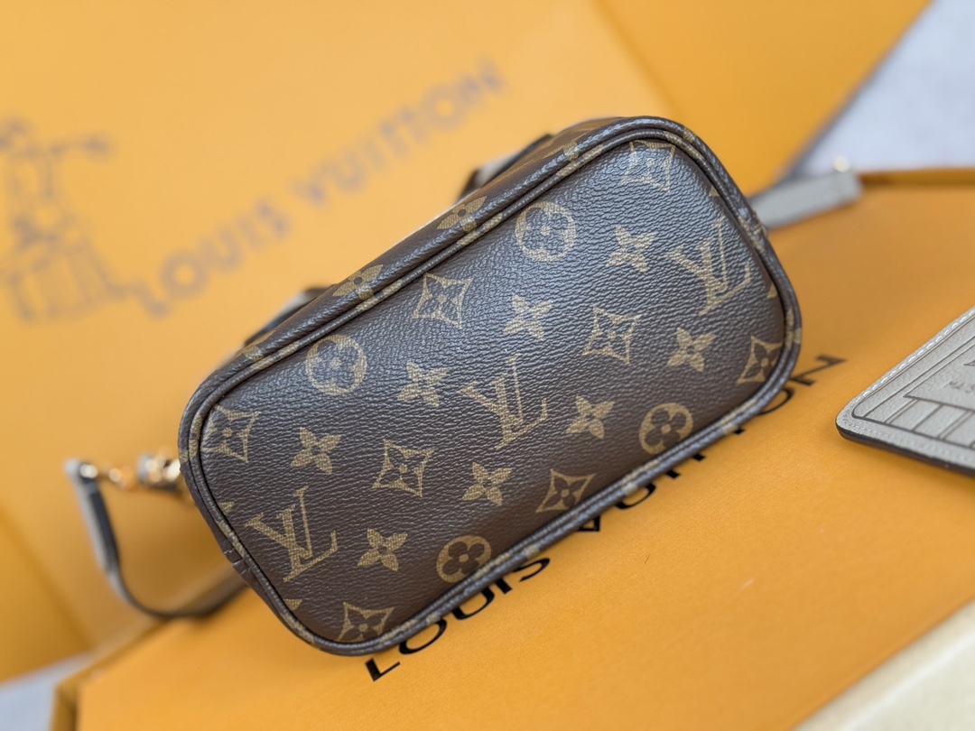 Louis Vuitton Neverfull Bandouliere Inside Out BB Reversible Tote Bag - Image 4