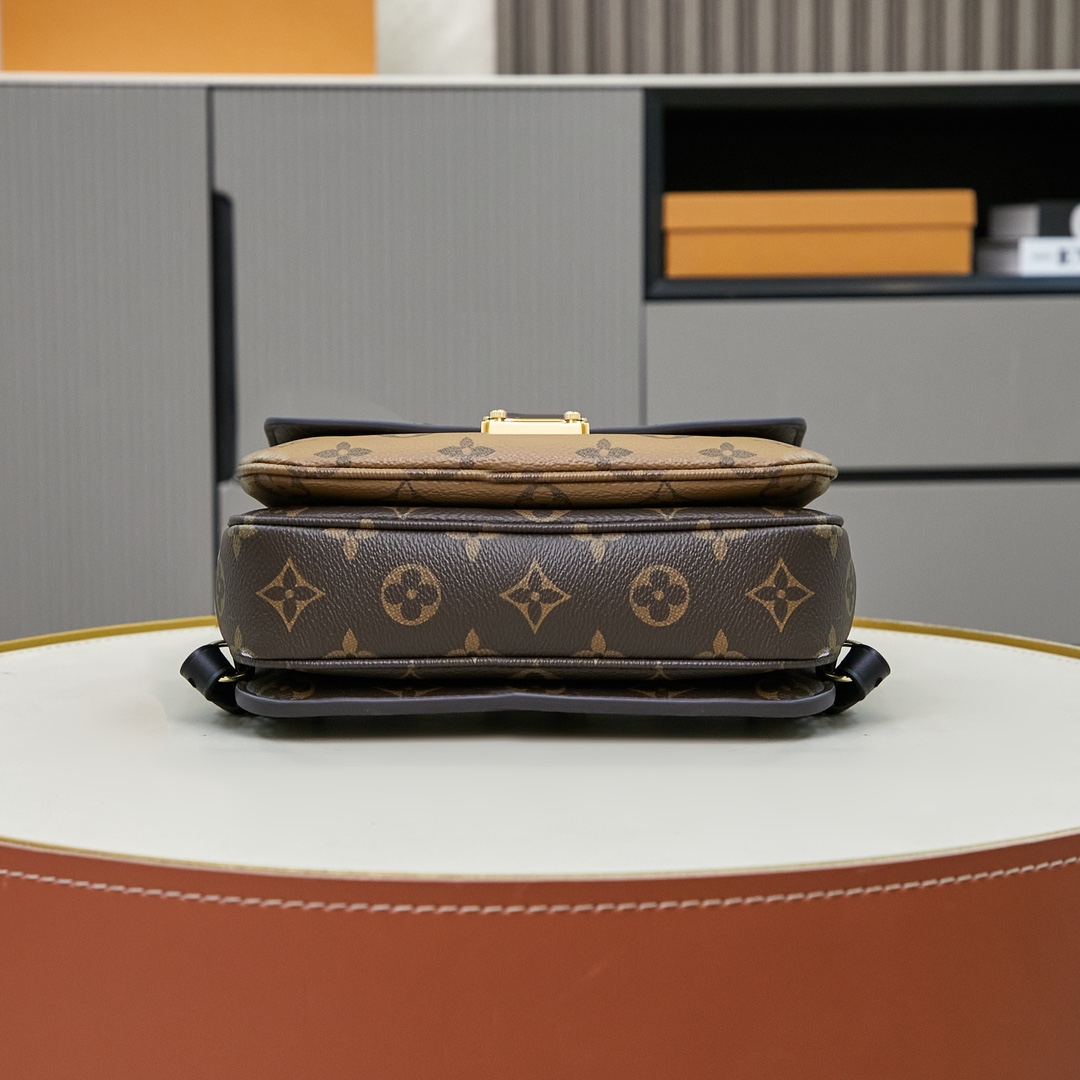 Louis Vuitton Pochette Métis M11941 Monogram Crossbody Bag - Image 4