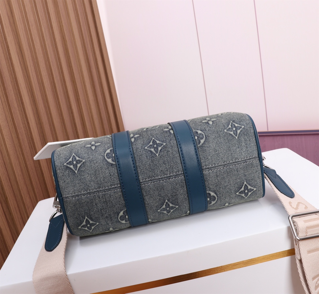 Keepall Bandouliere 25 Monogram Washed Denim Handbag - Image 4