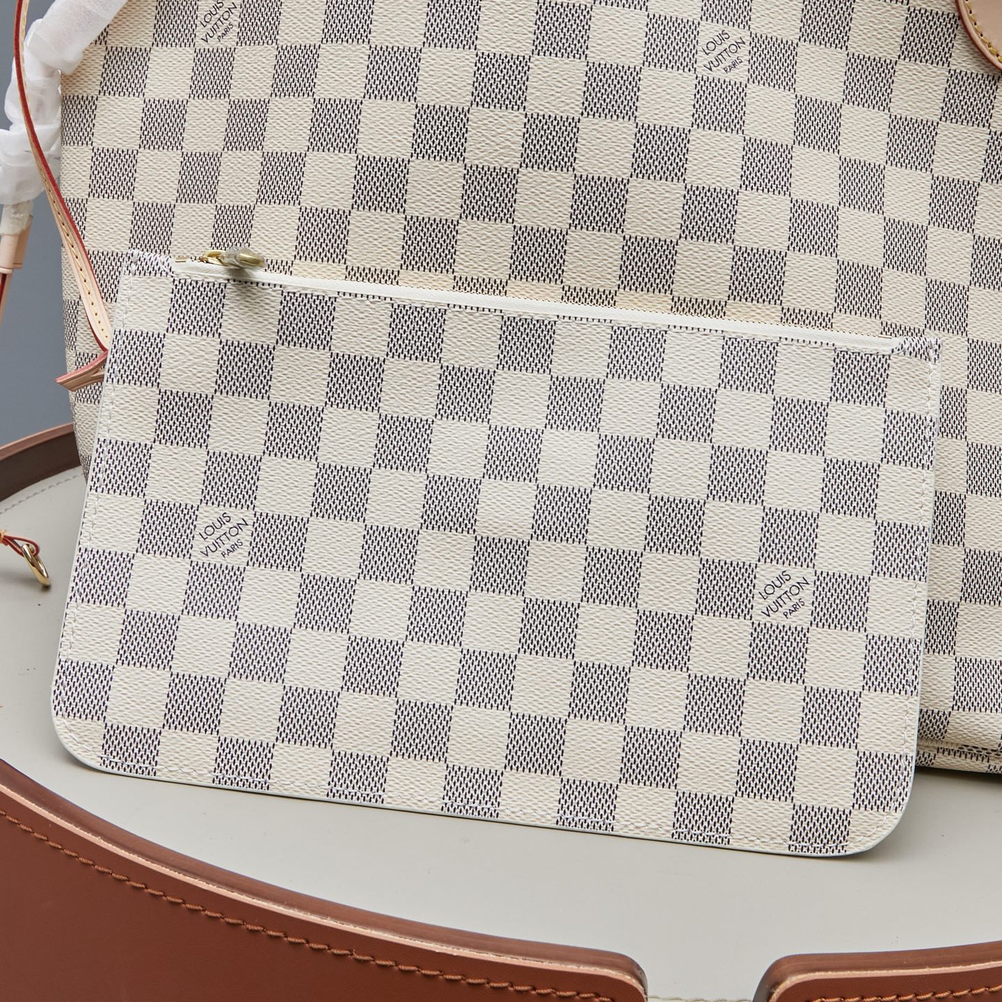 Louis Vuitton Neverfull Classic Tote Bag - Image 4