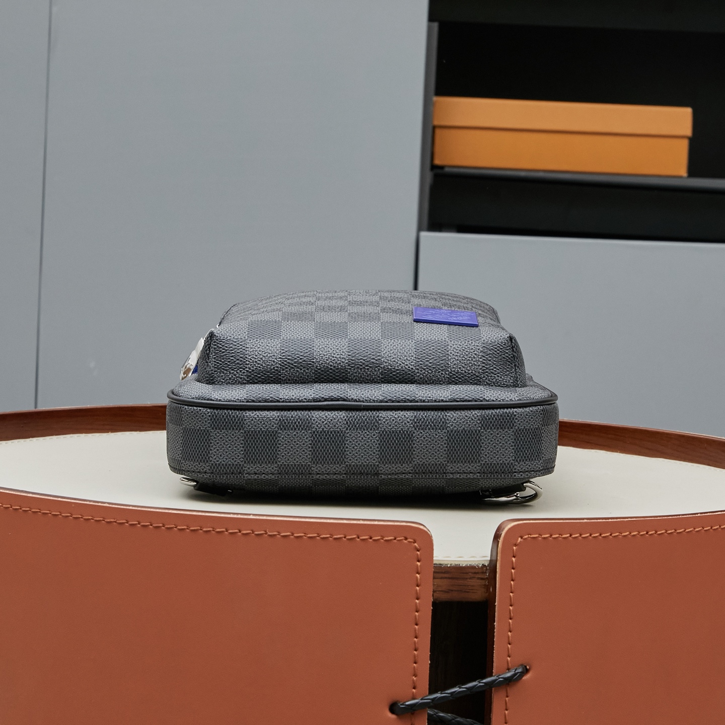Avenue Shoulder Bag N00086 in Damier Graphite - Image 4