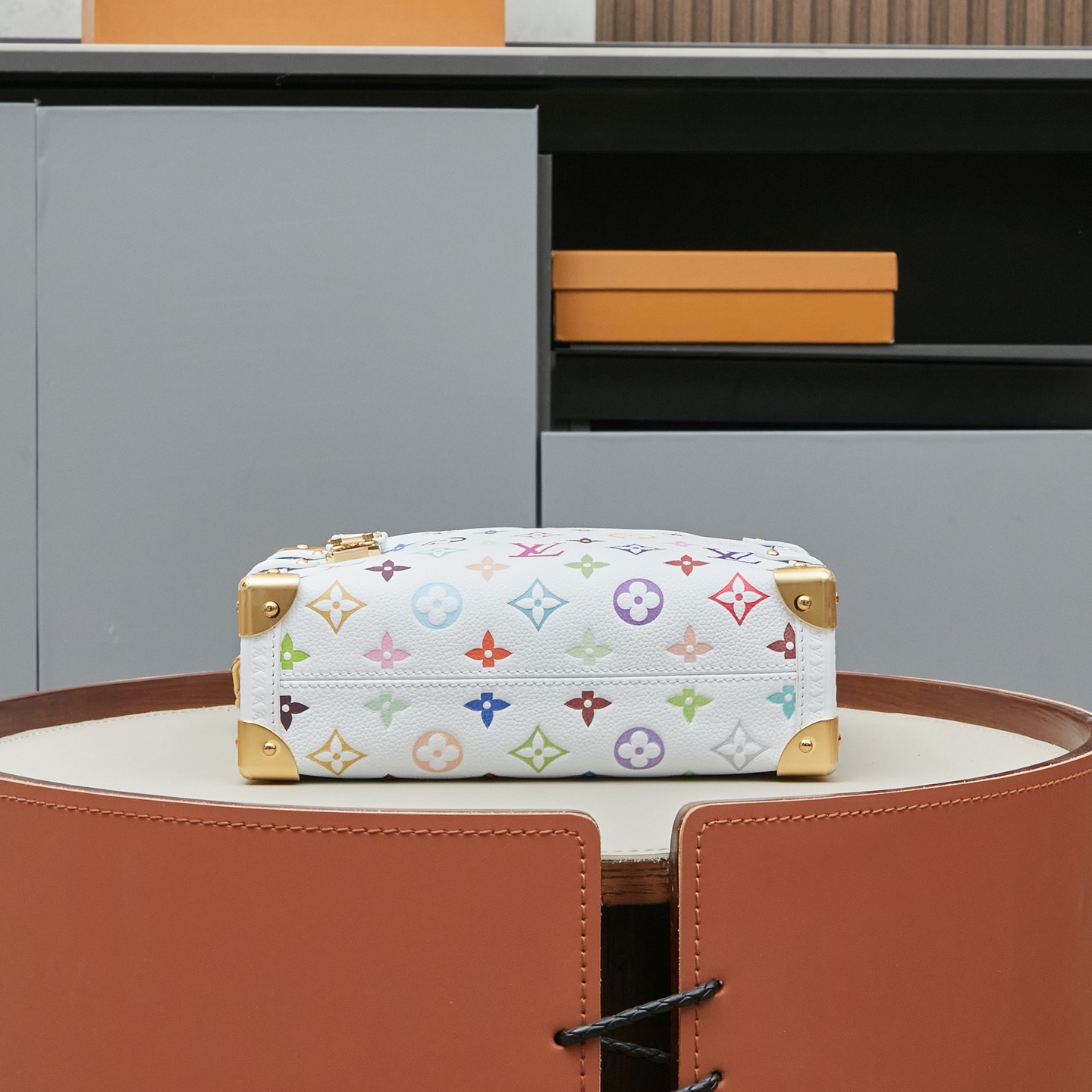 Louis Vuitton Side Trunk MM Bag M14046 in White Monogram Leather - Image 4