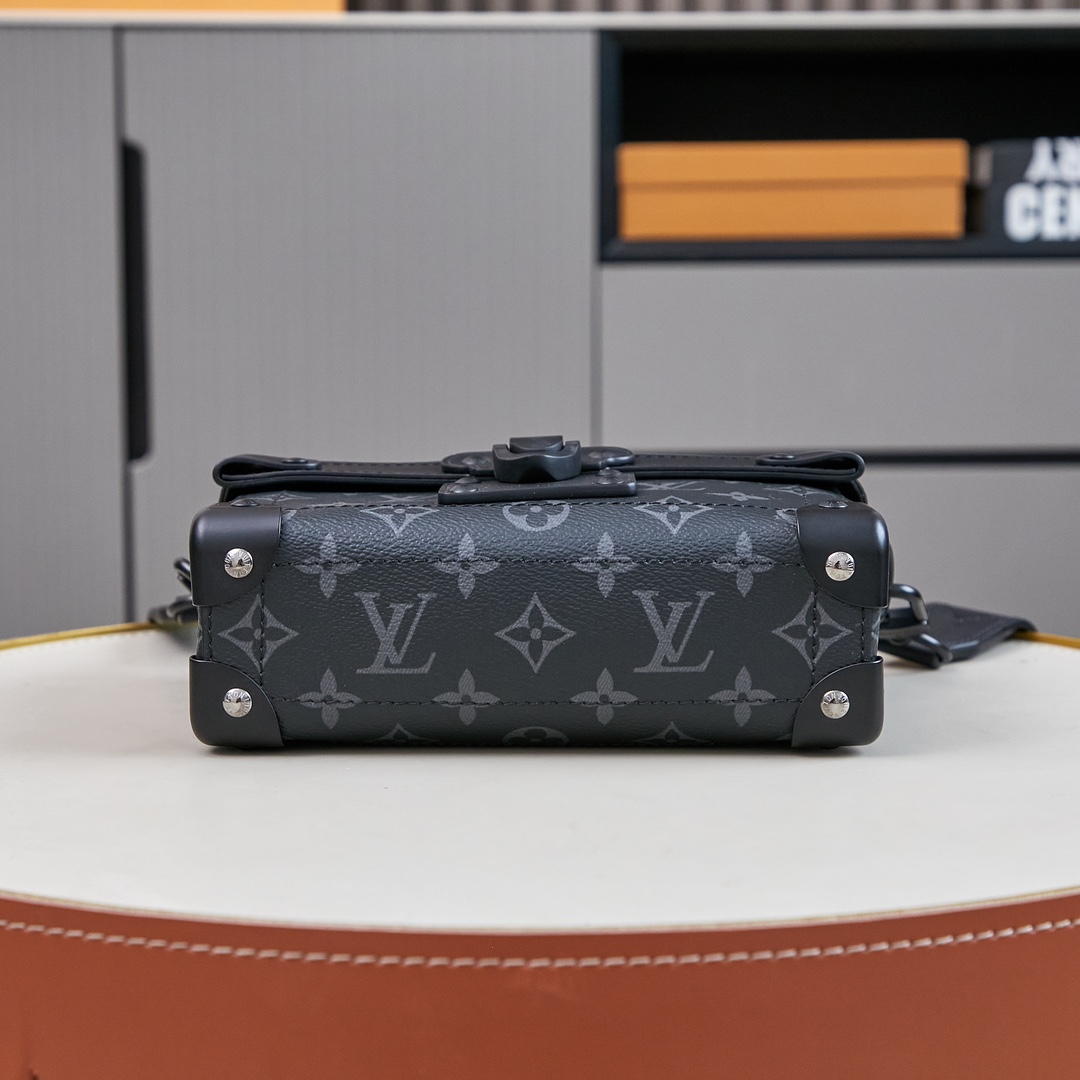 Louis Vuitton Soul Trunk Monogram Canvas Crossbody Bag - Image 4